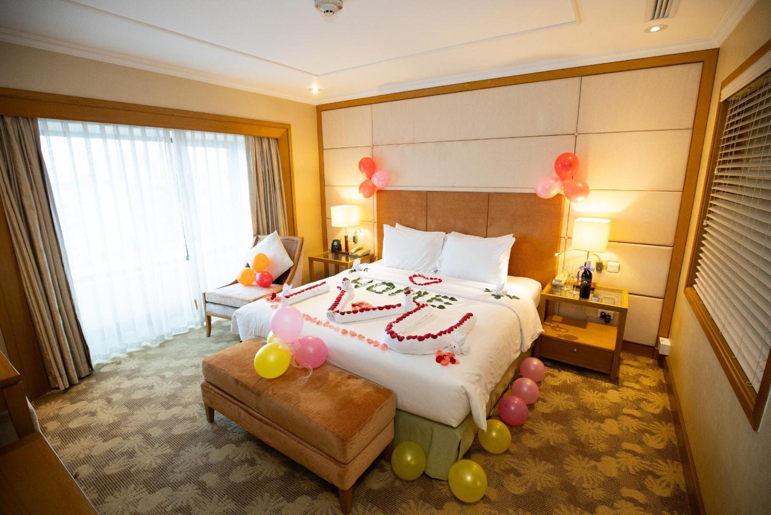 One-Bedroom Suite with Balcony photo 1