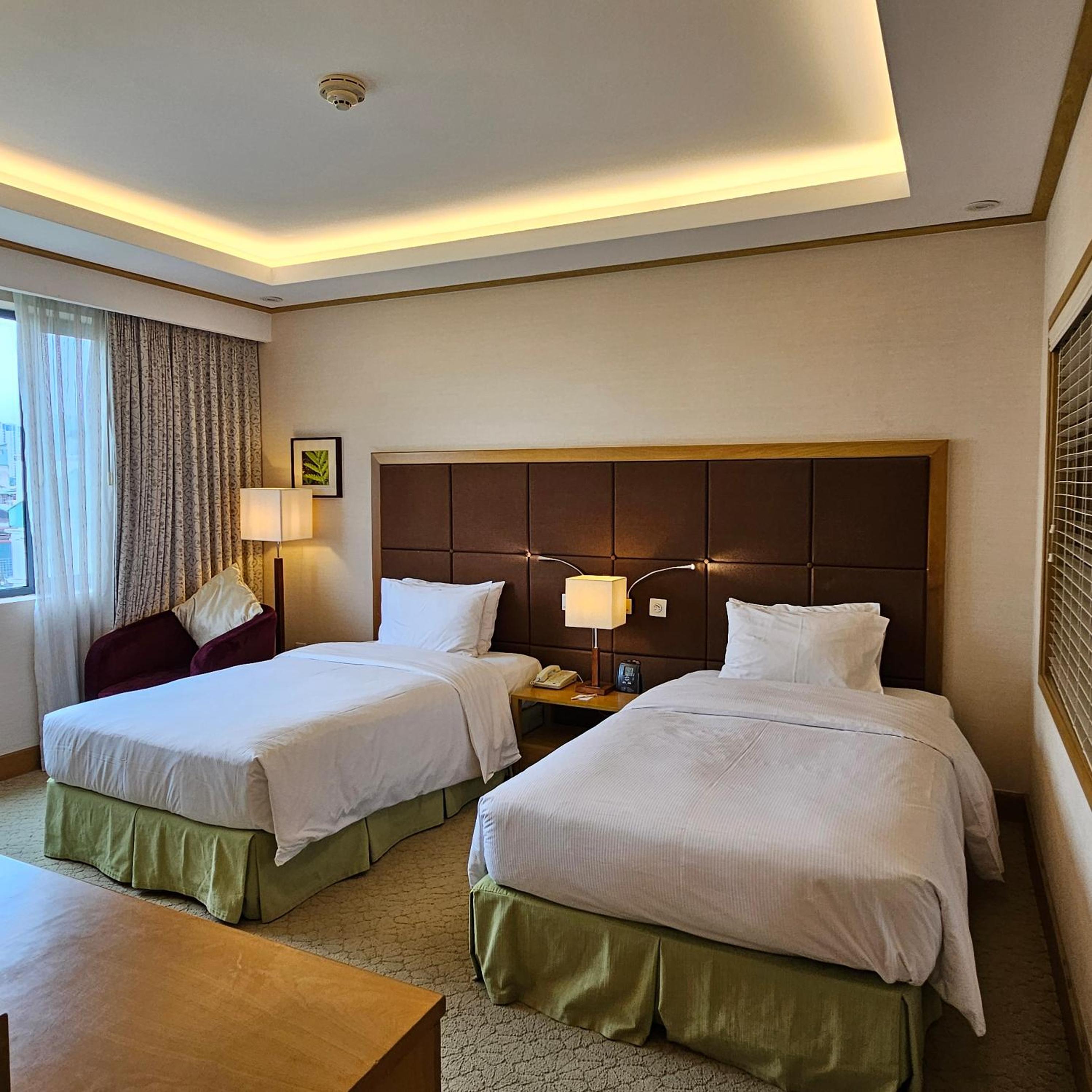 Twin Room with City View - Photo 4