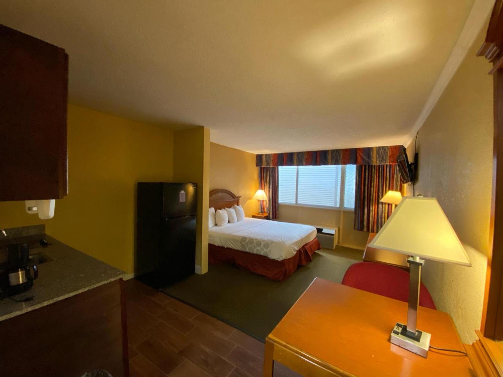 Queen Room - Disability Access photo 1