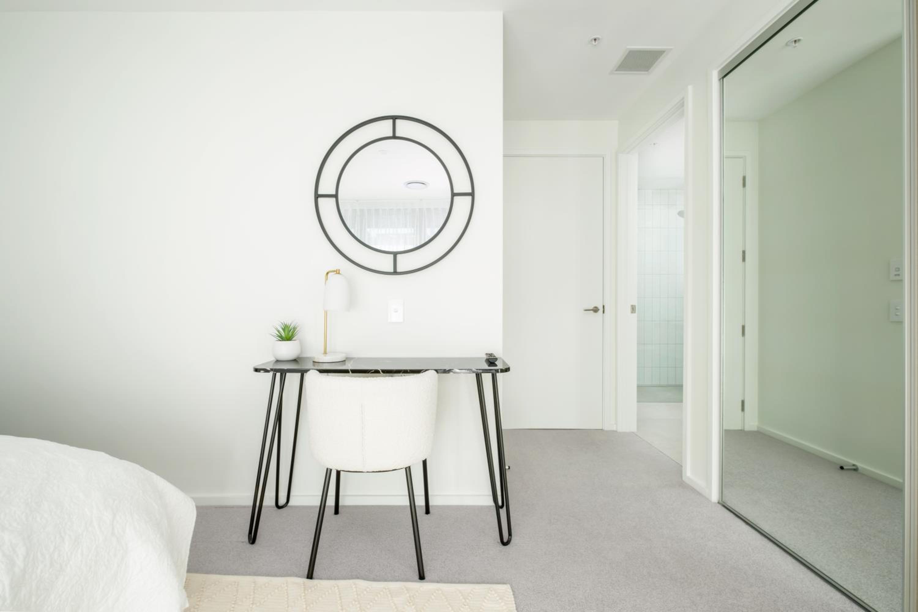 Three-Bedroom Premium Apartment with Balcony photo 3