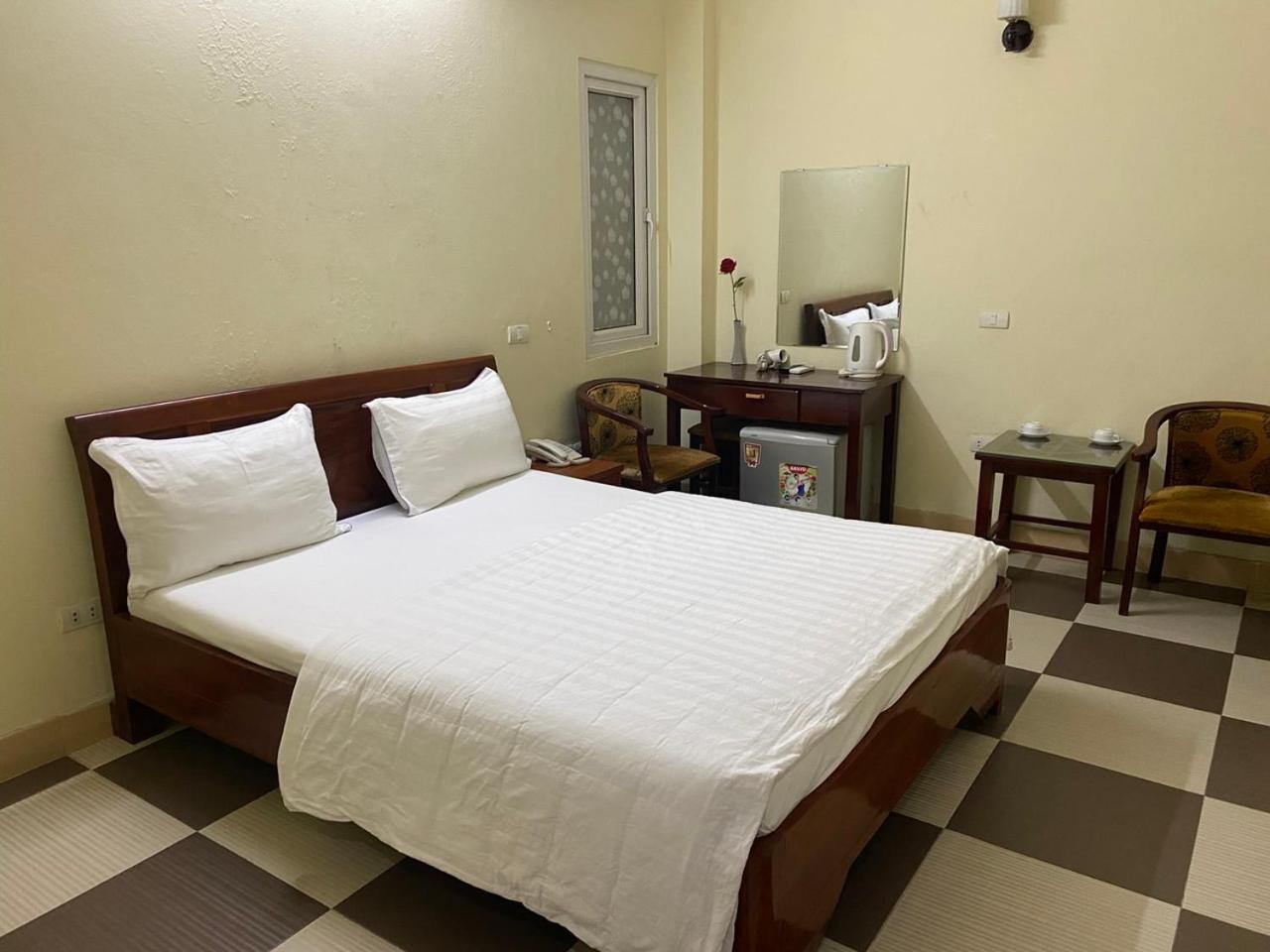 Standard Queen Room