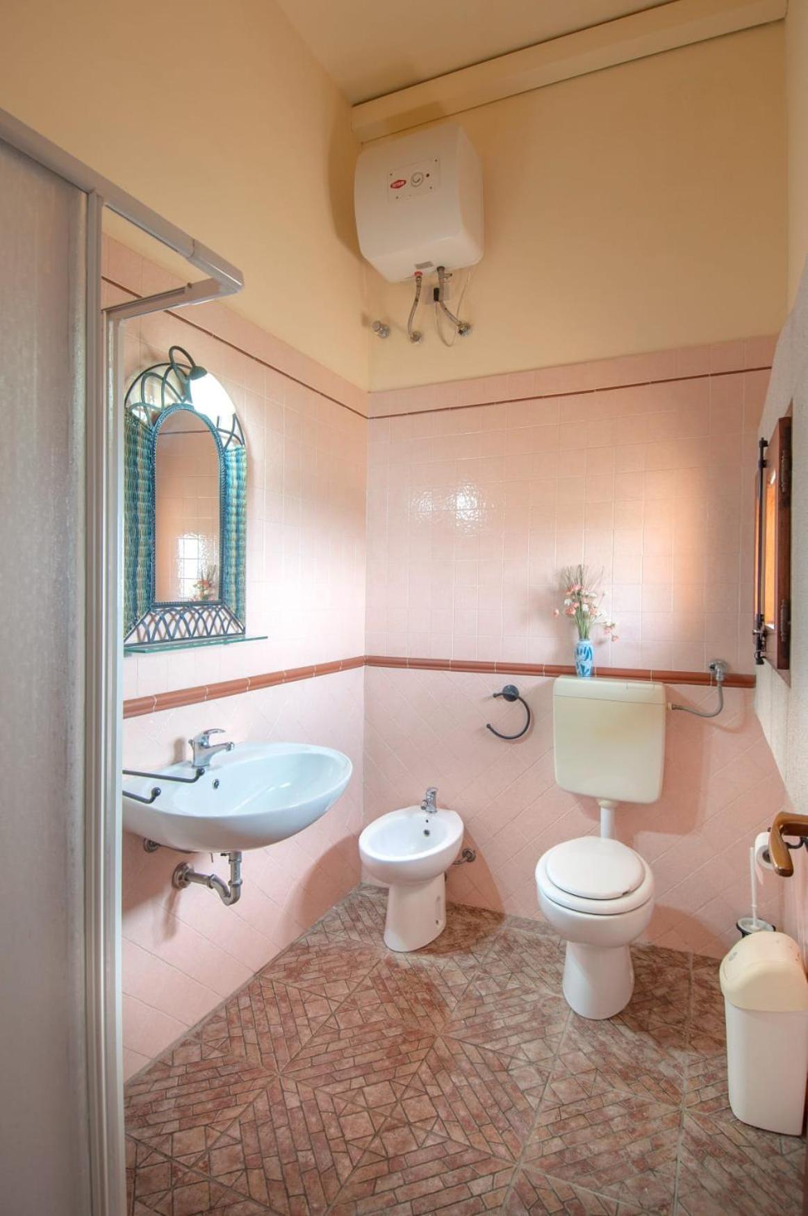 Double Room With Private Bathroom photo 2