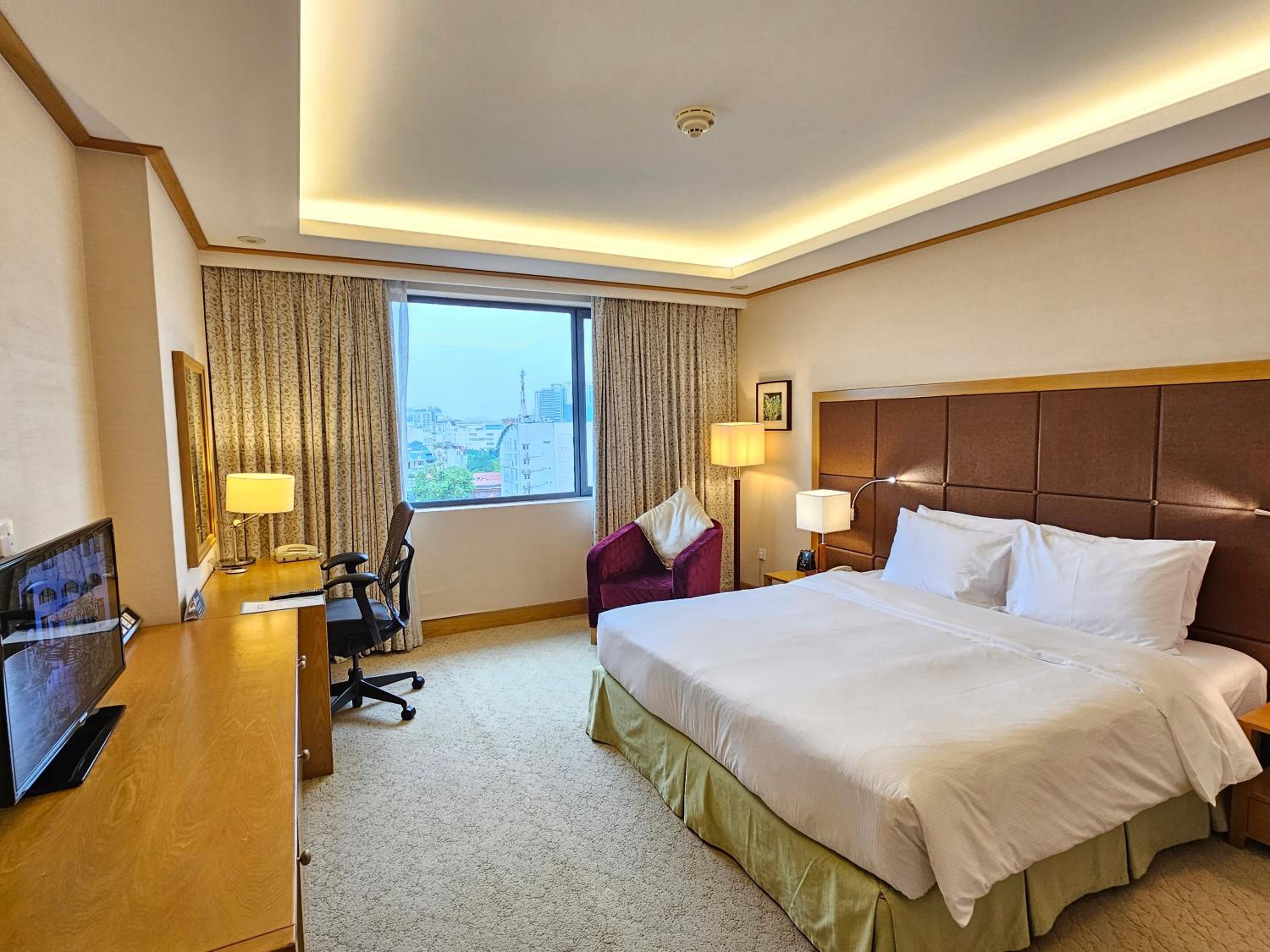 King Room with City View - Photo 1