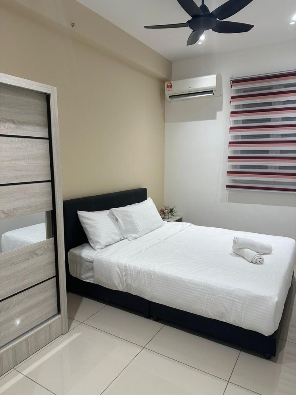 Three-Bedroom Apartment with Balcony photo 3