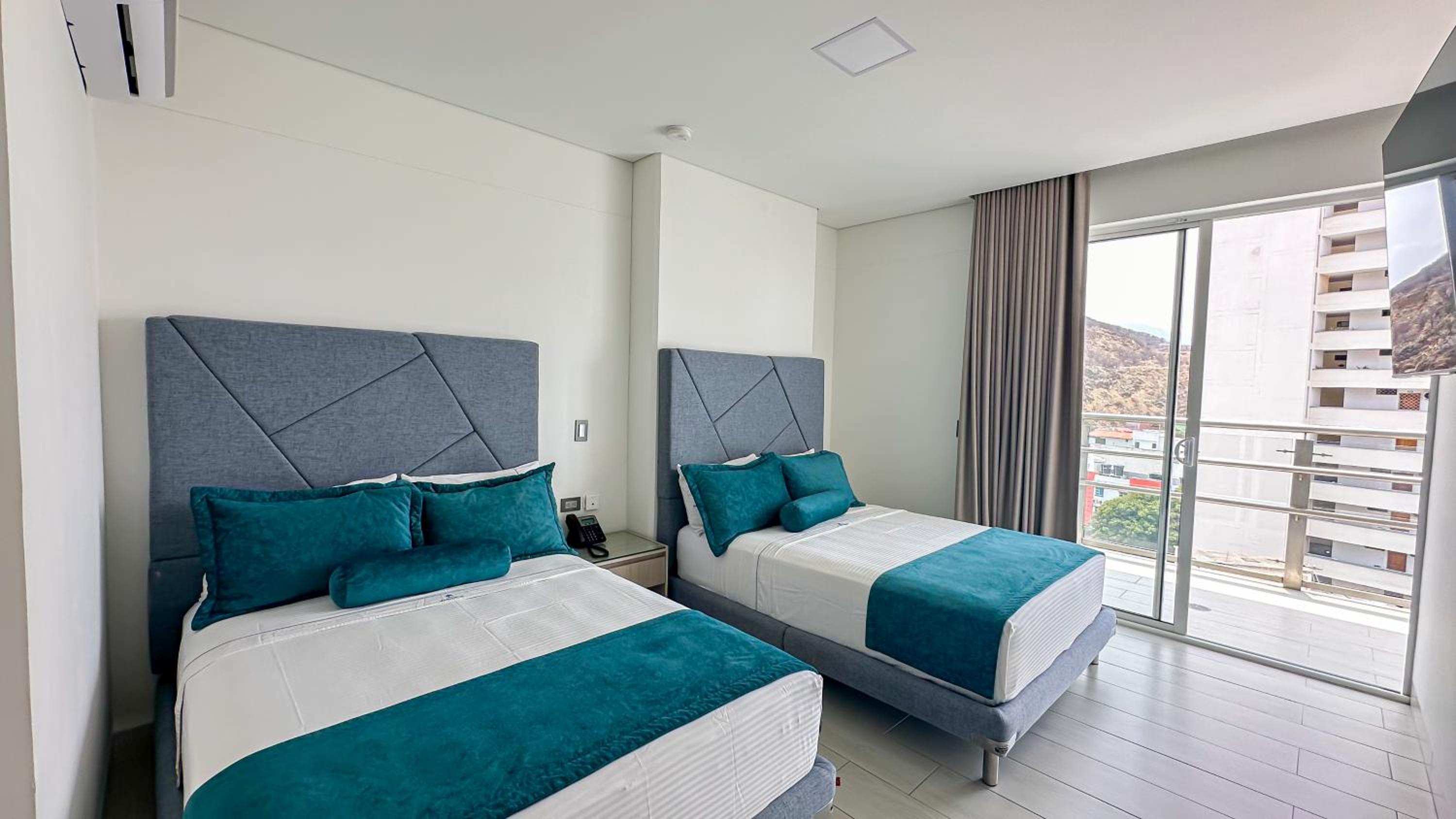 Superior Twin Room with City View photo 2