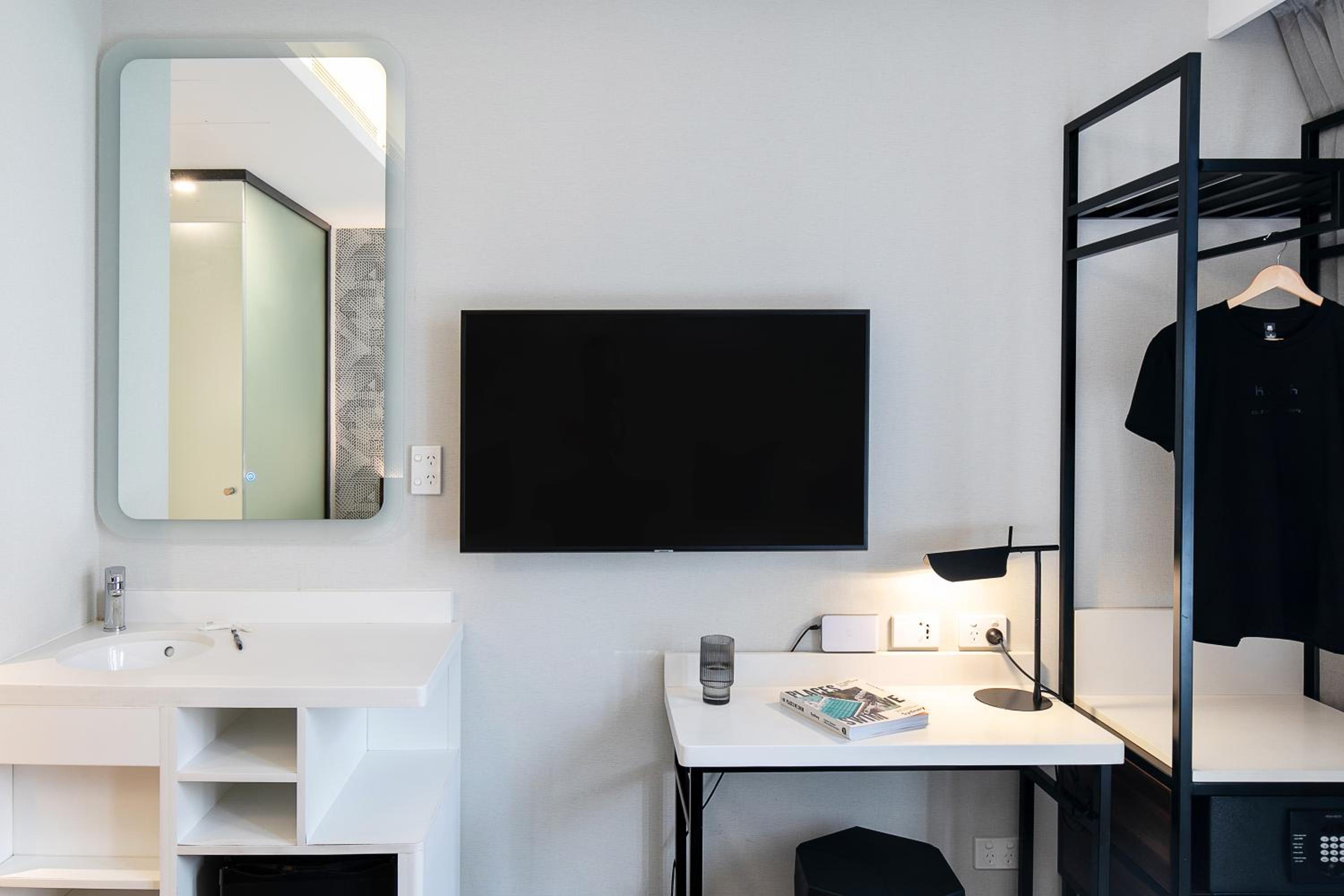 Petite Queen - Photo 5