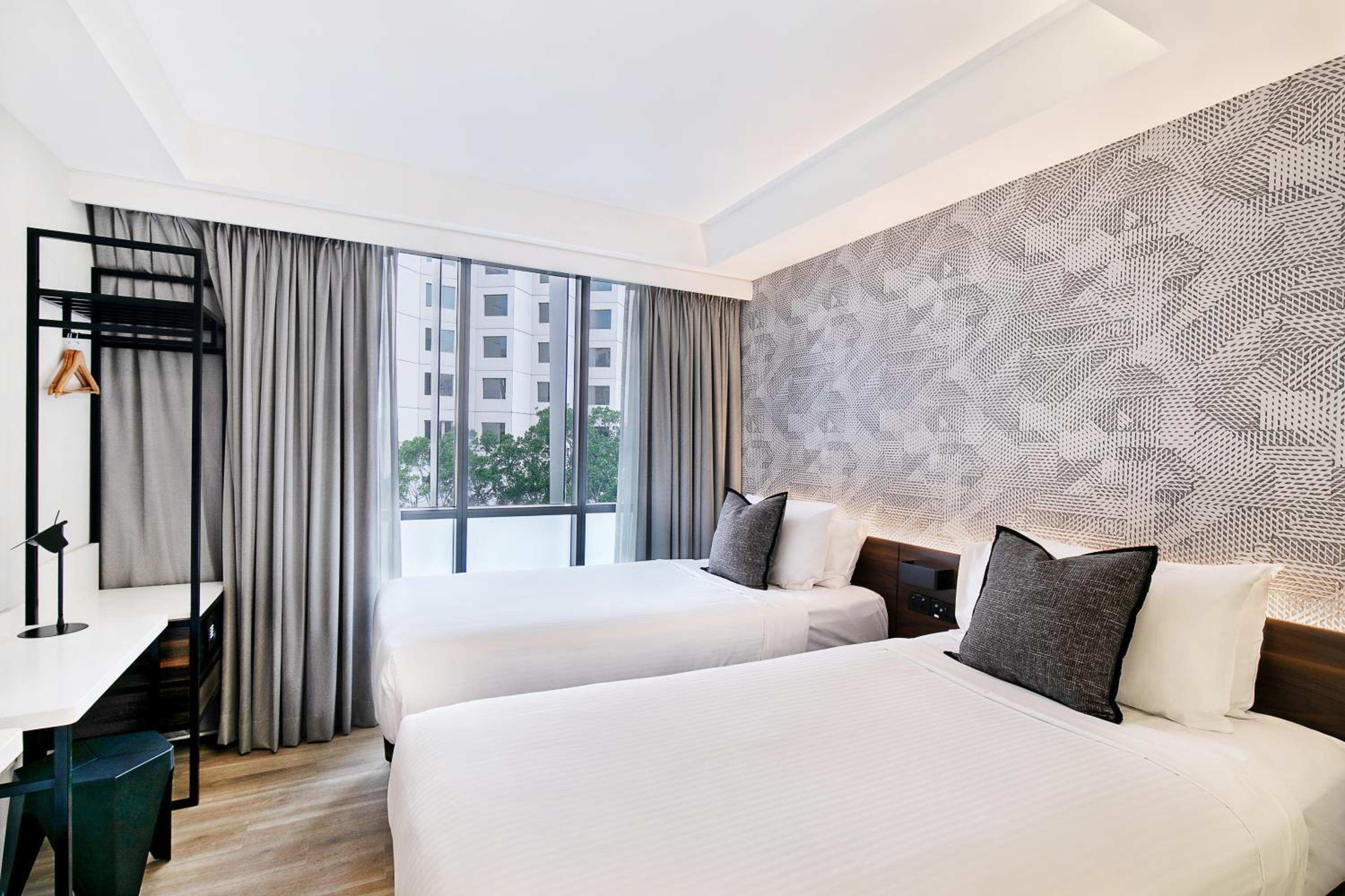 Petite Twin