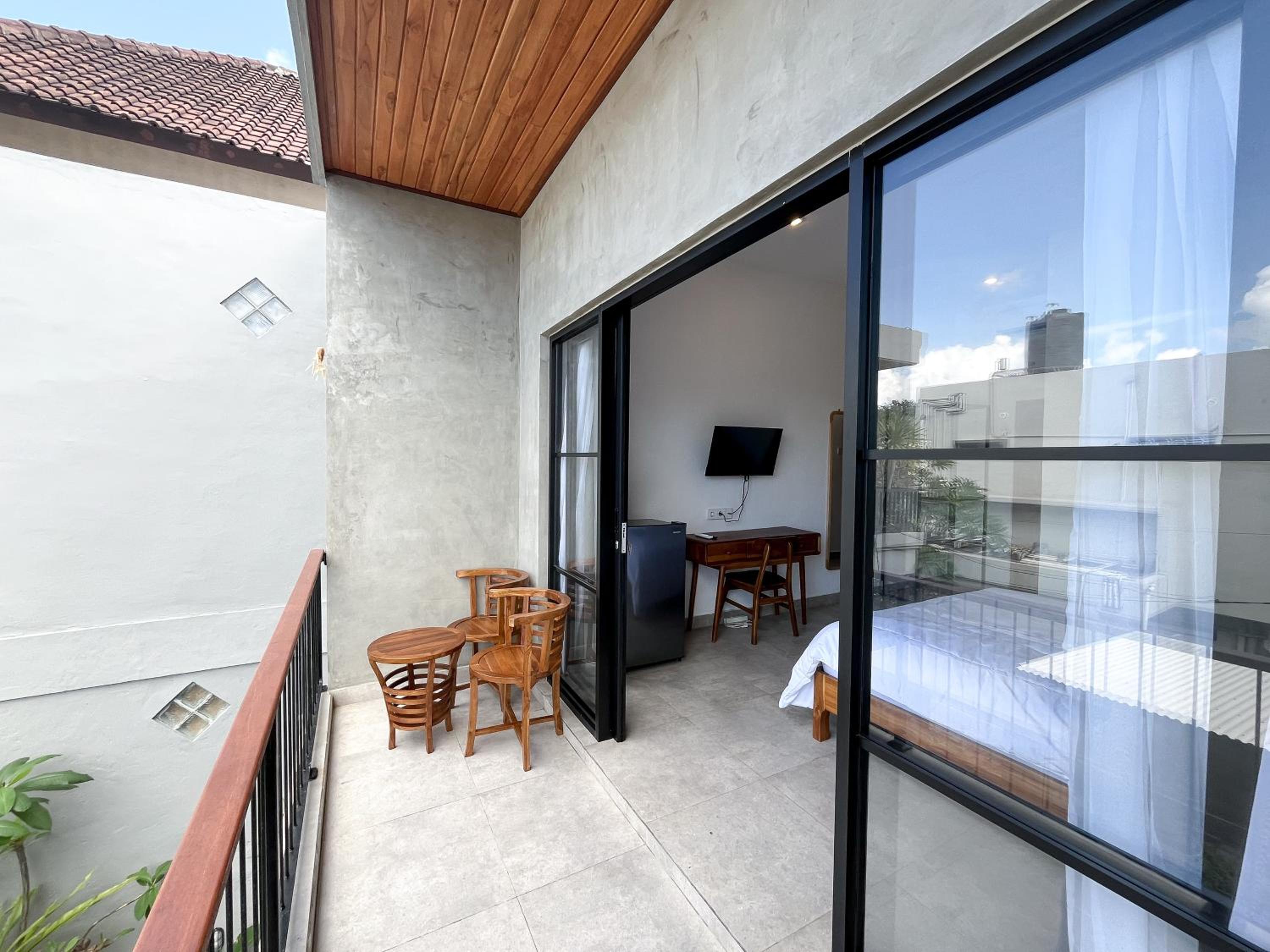 Deluxe Double Room with Pool View - Photo 14