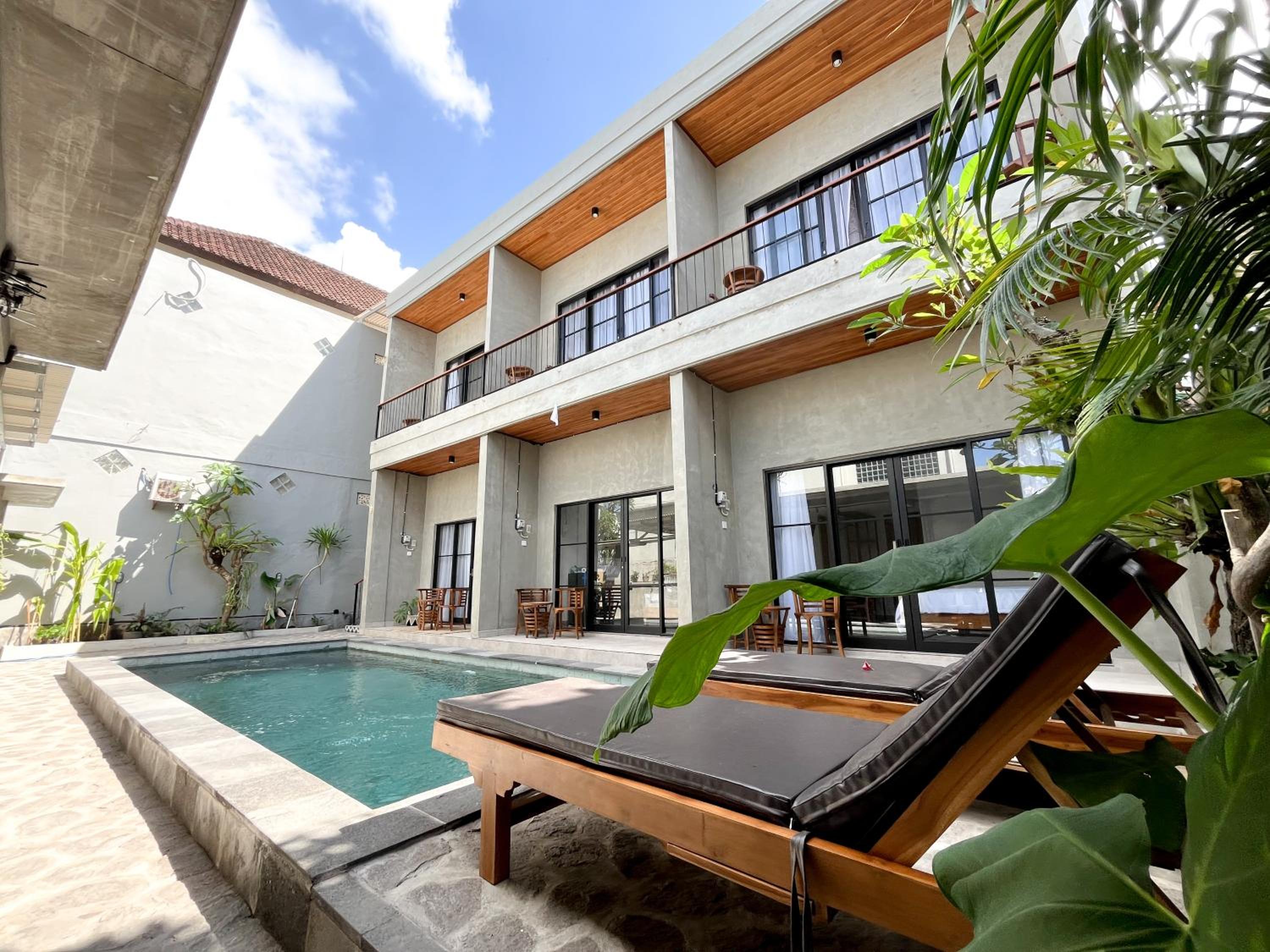 Deluxe Double Room with Pool View - Photo 13
