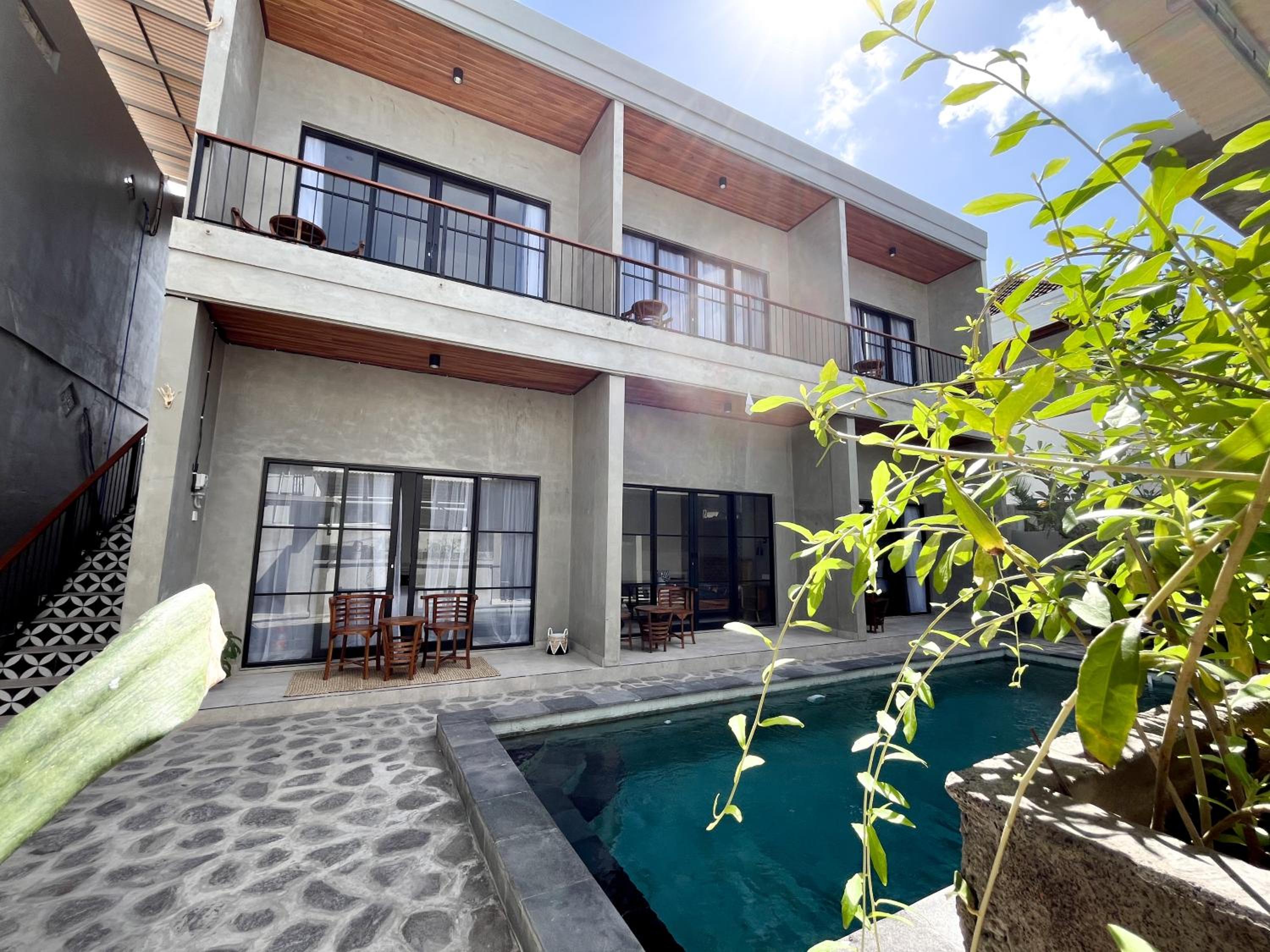 Deluxe Double Room with Pool View - Photo 12