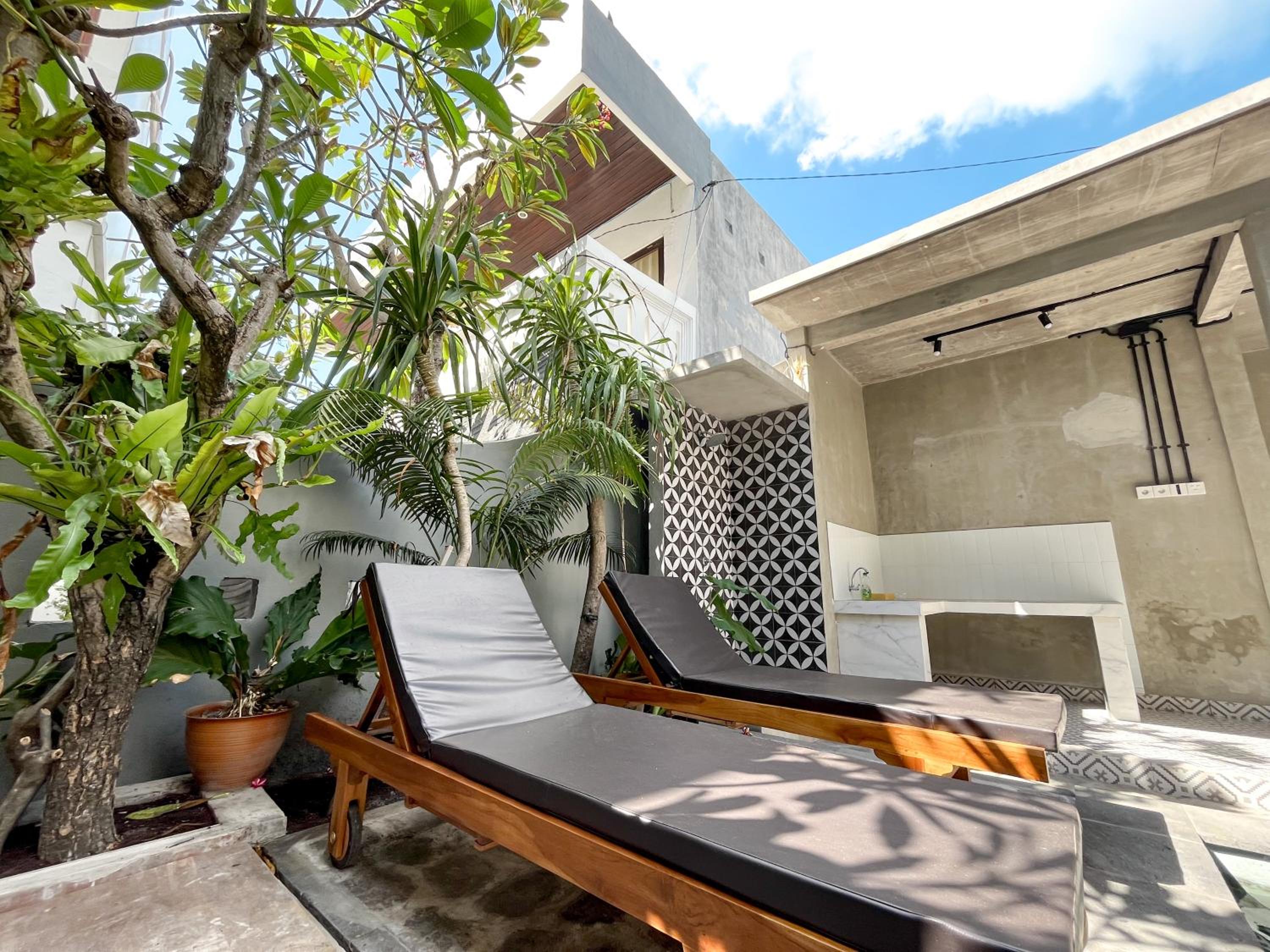 Deluxe Double Room with Pool View - Photo 9