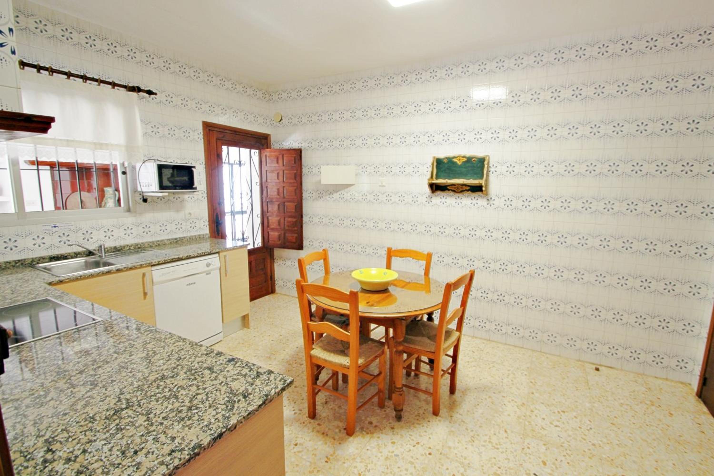 Four-Bedroom House photo 2