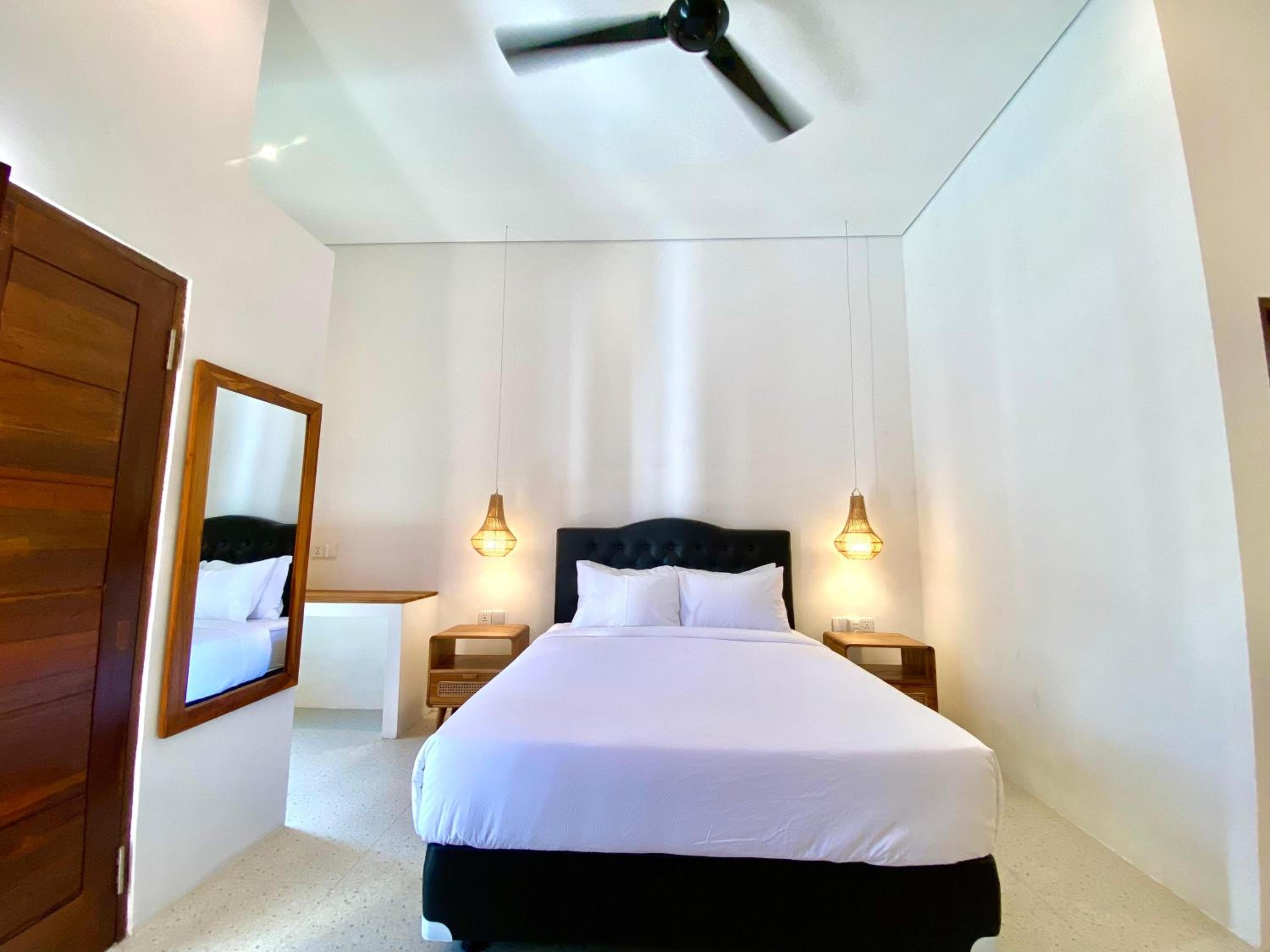 Room with Shared Pool - Photo 1