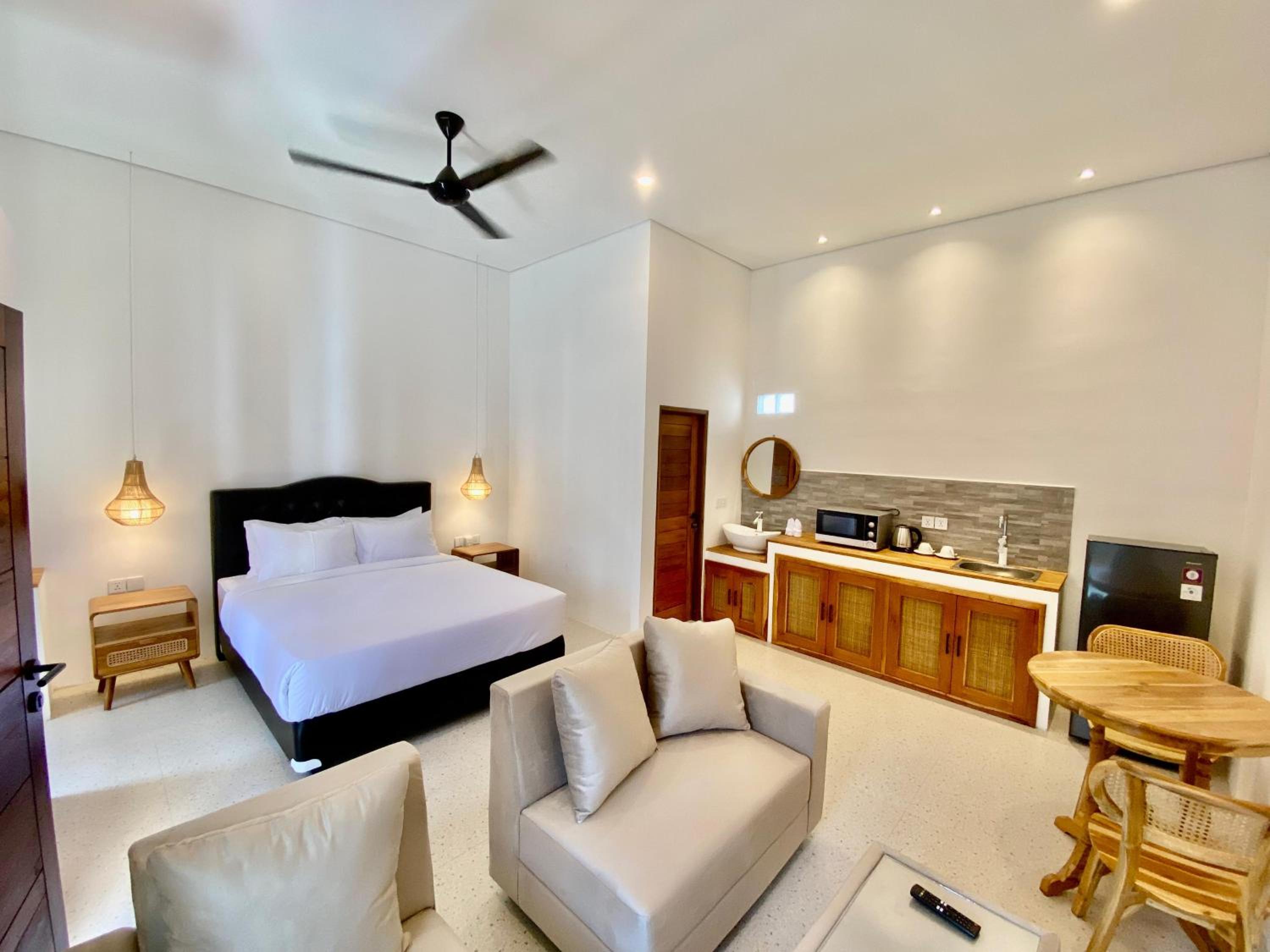 Room with Shared Pool - Photo 27