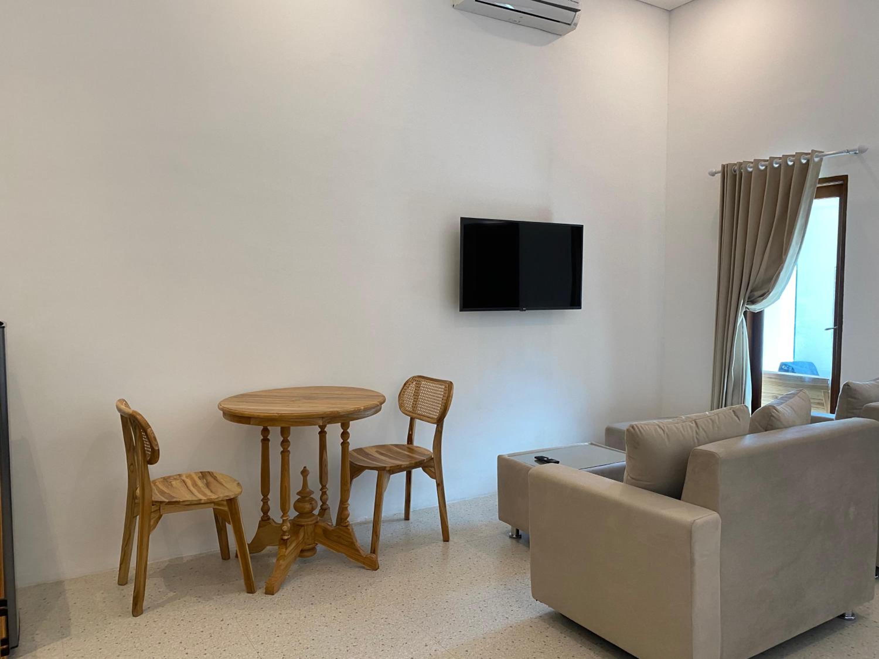 Room with Shared Pool - Photo 25