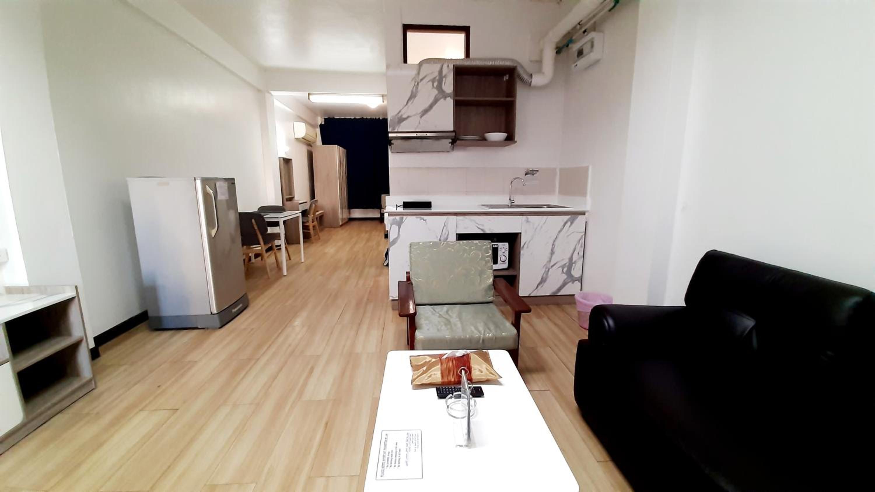 Deluxe One-Bedroom Apartment photo 2