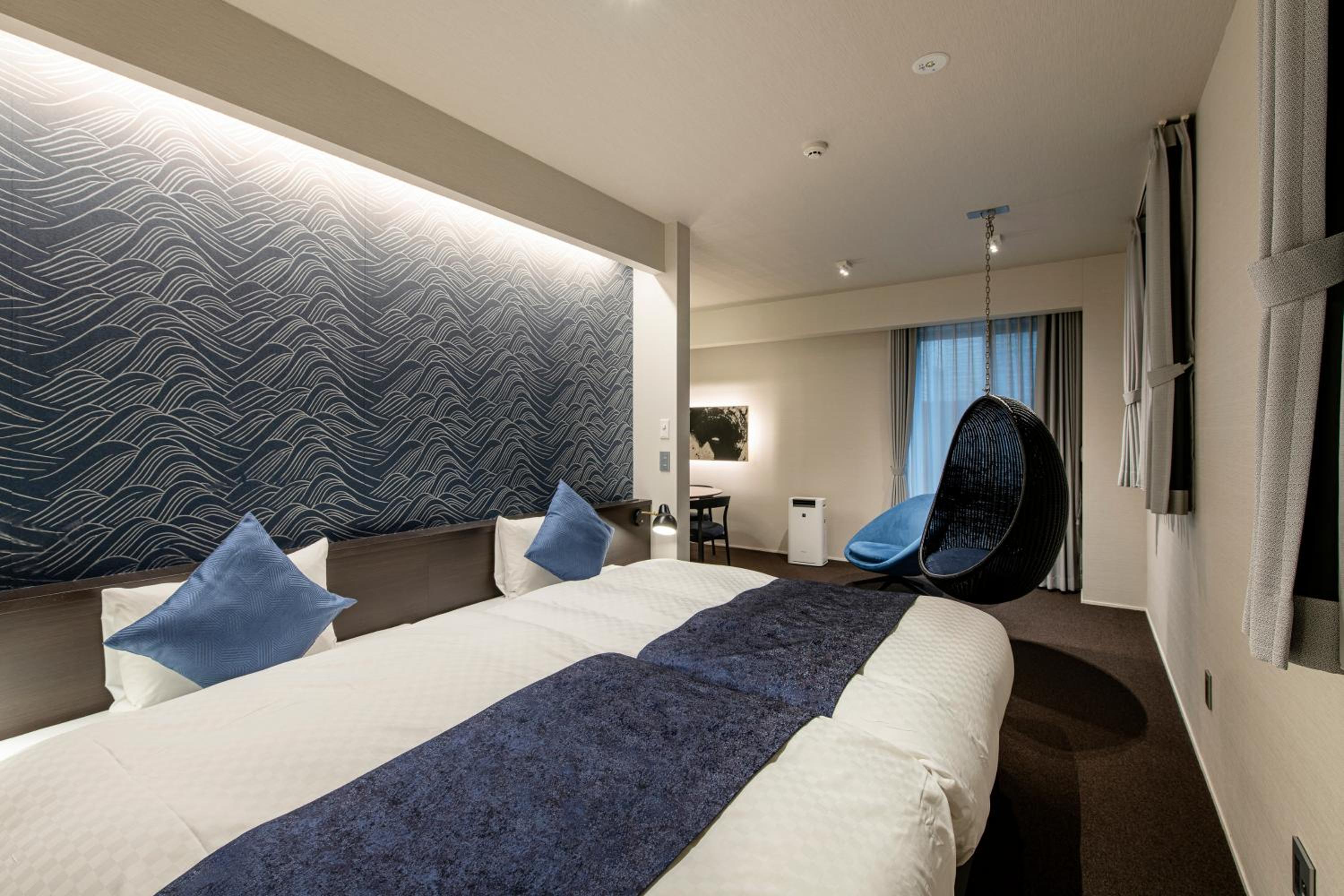 Large Twin Room - Photo 16