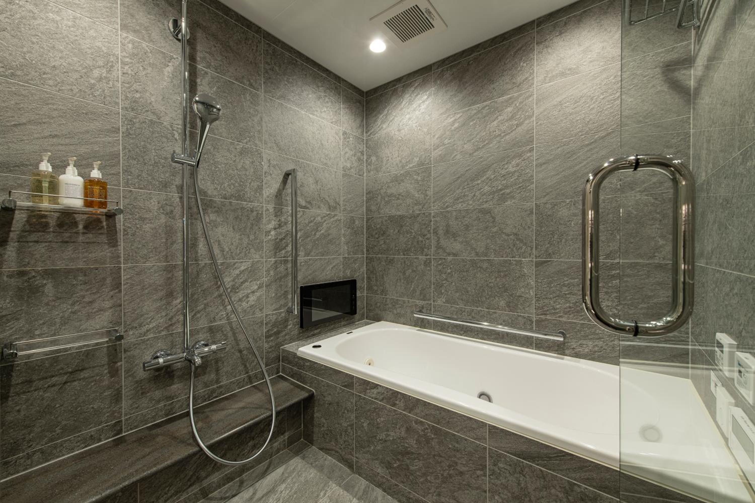Two-Bedroom Suite - Photo 18