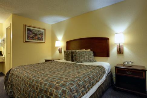 King Room - Non-Smoking photo 1