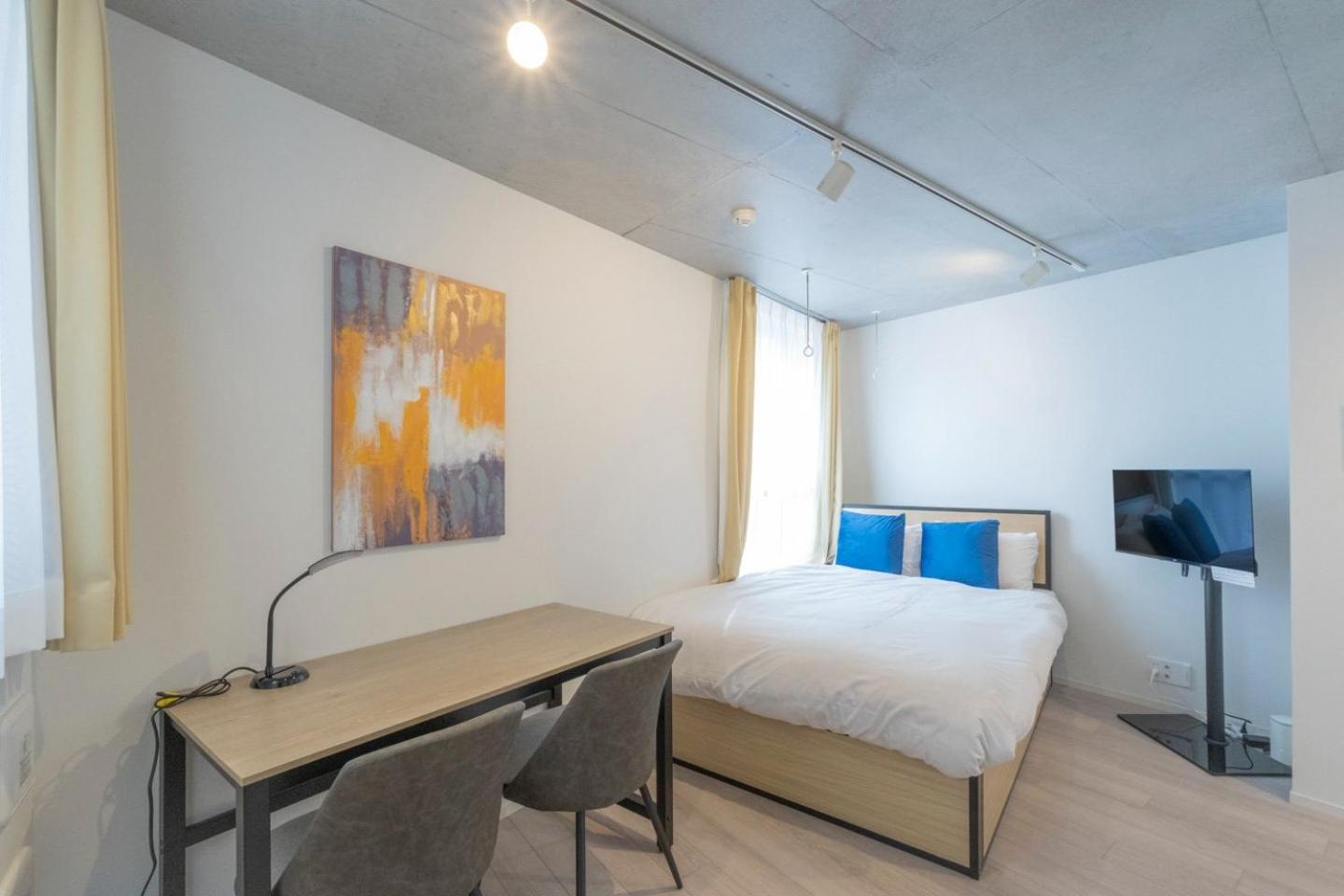 One-Bedroom Apartment photo 1