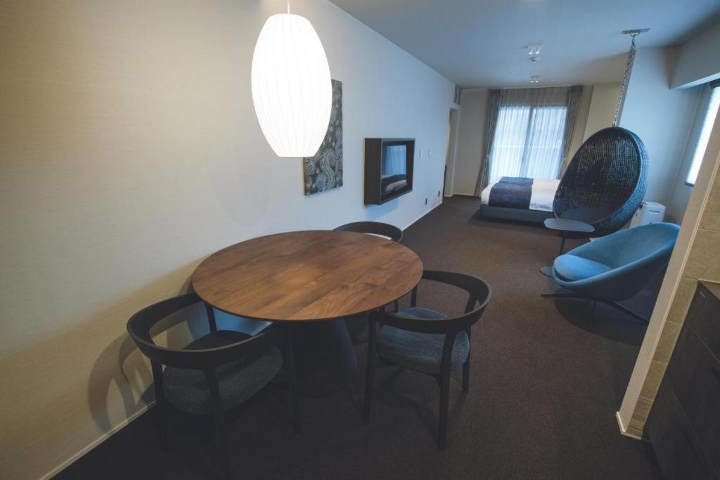 Large Twin Room - Photo 10