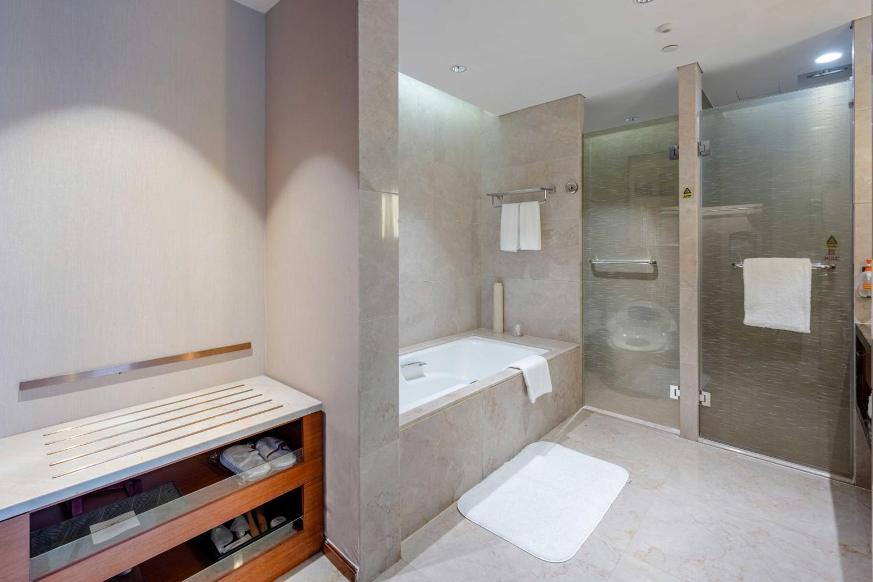 Luxury Suite photo 1