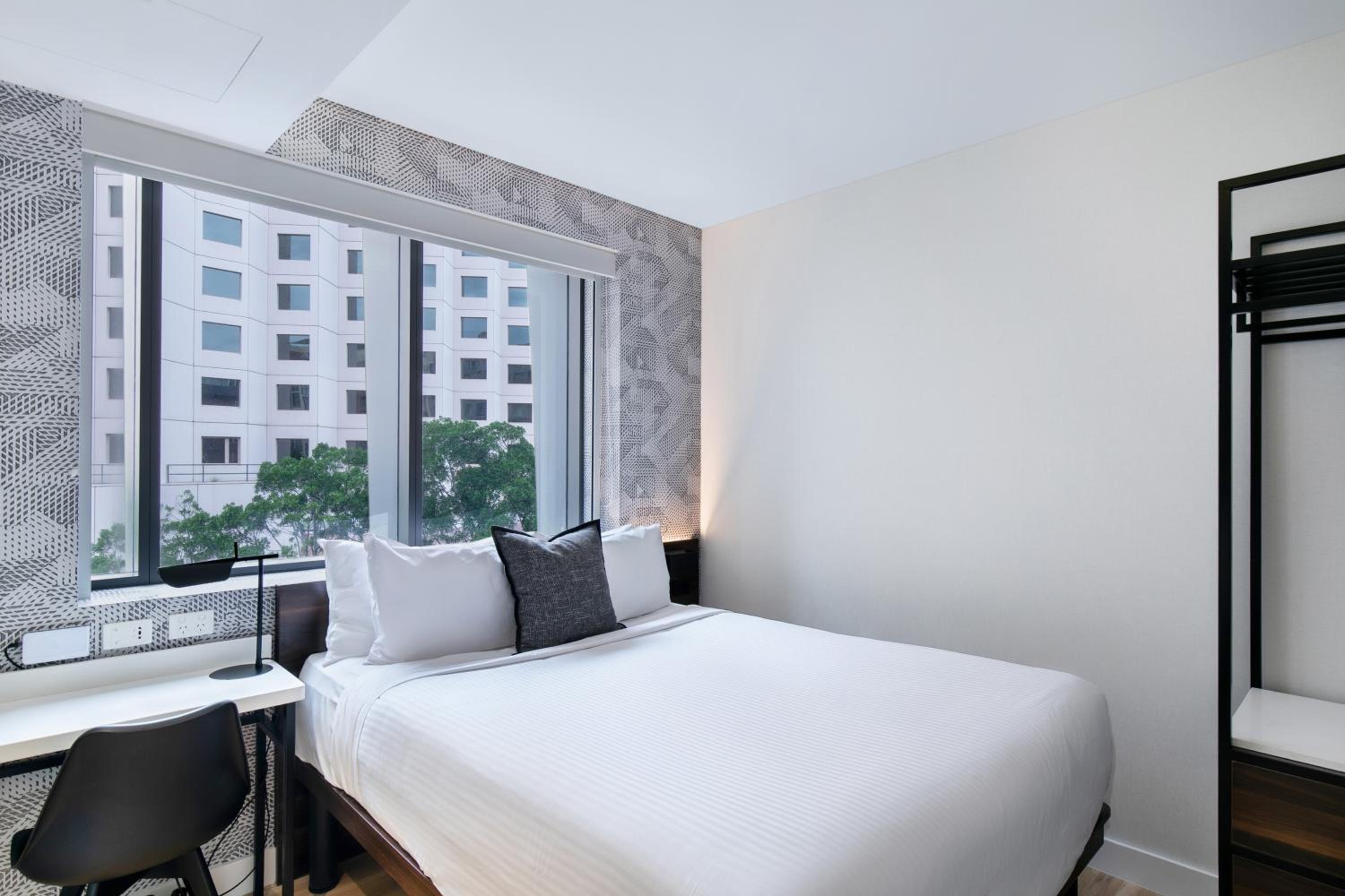 Standard Queen Room - Photo 19