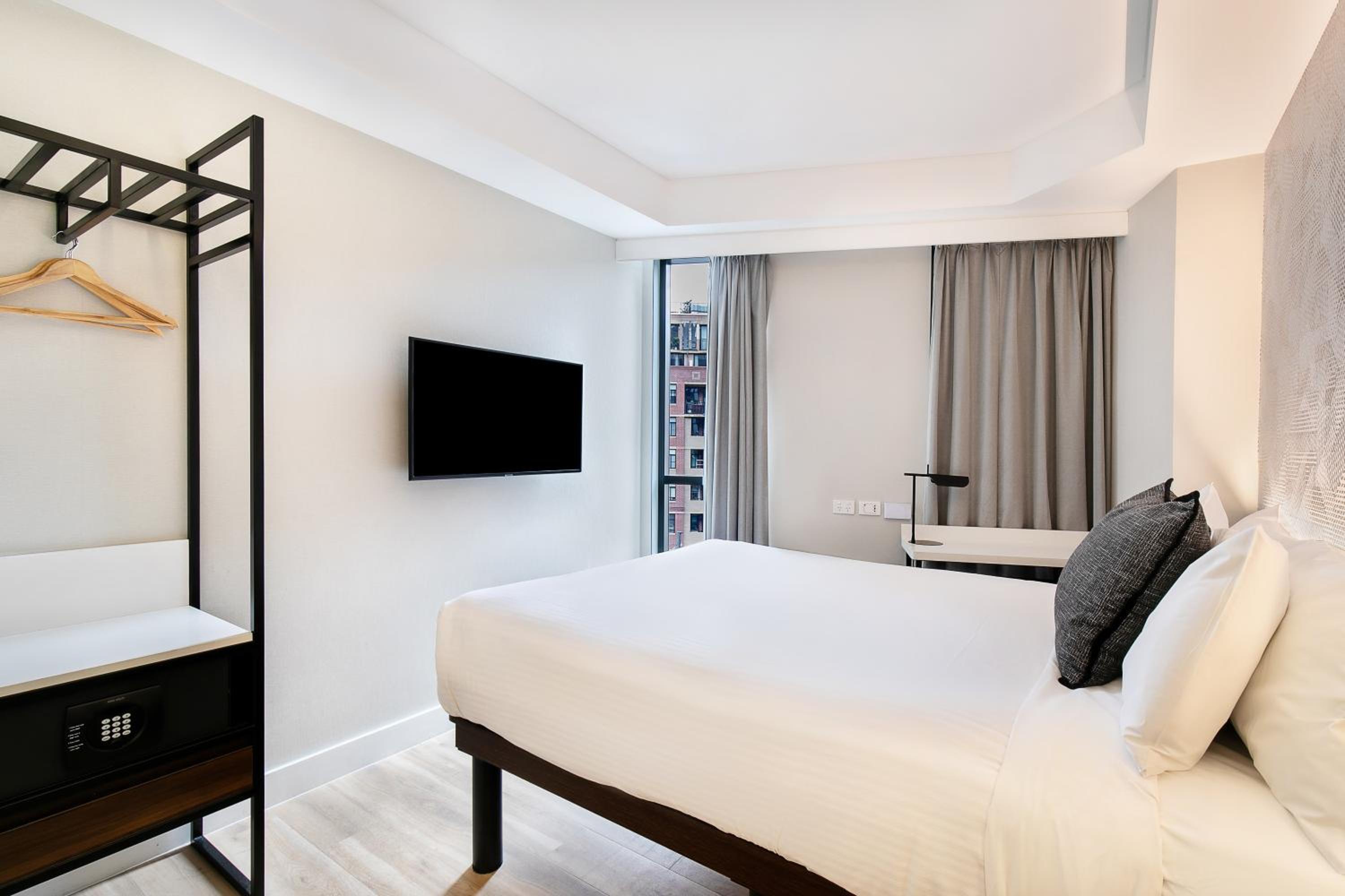 Standard Queen Room - Photo 14