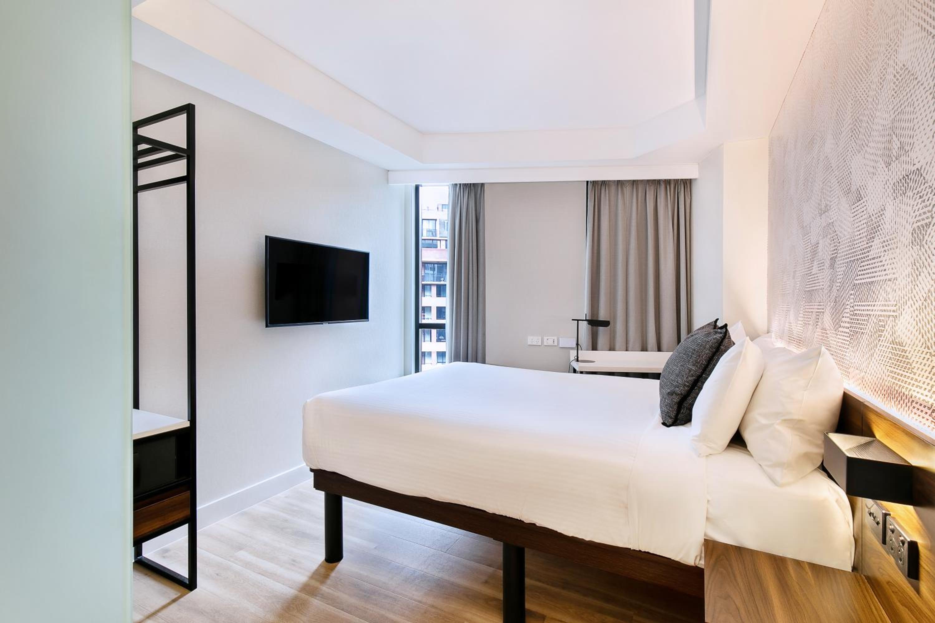 Standard Queen Room - Photo 7