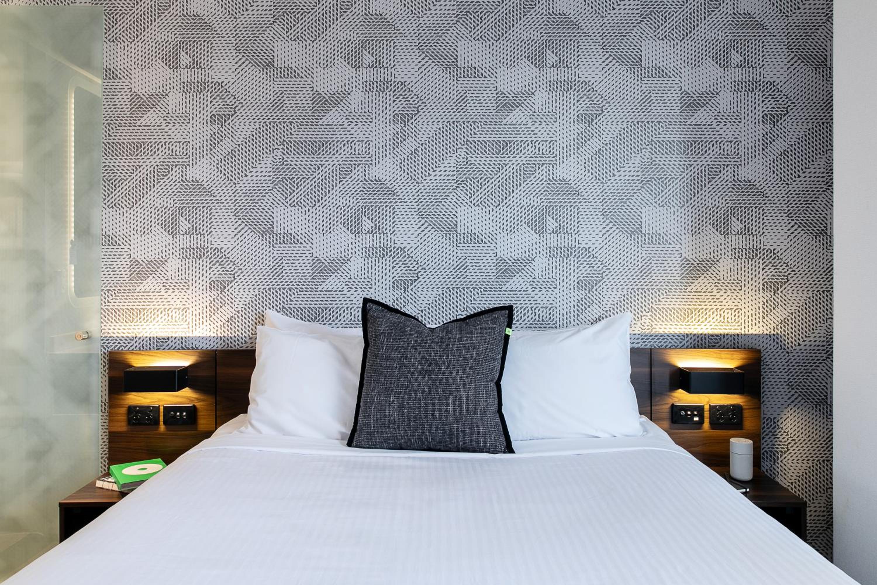Standard Queen Room - Photo 28