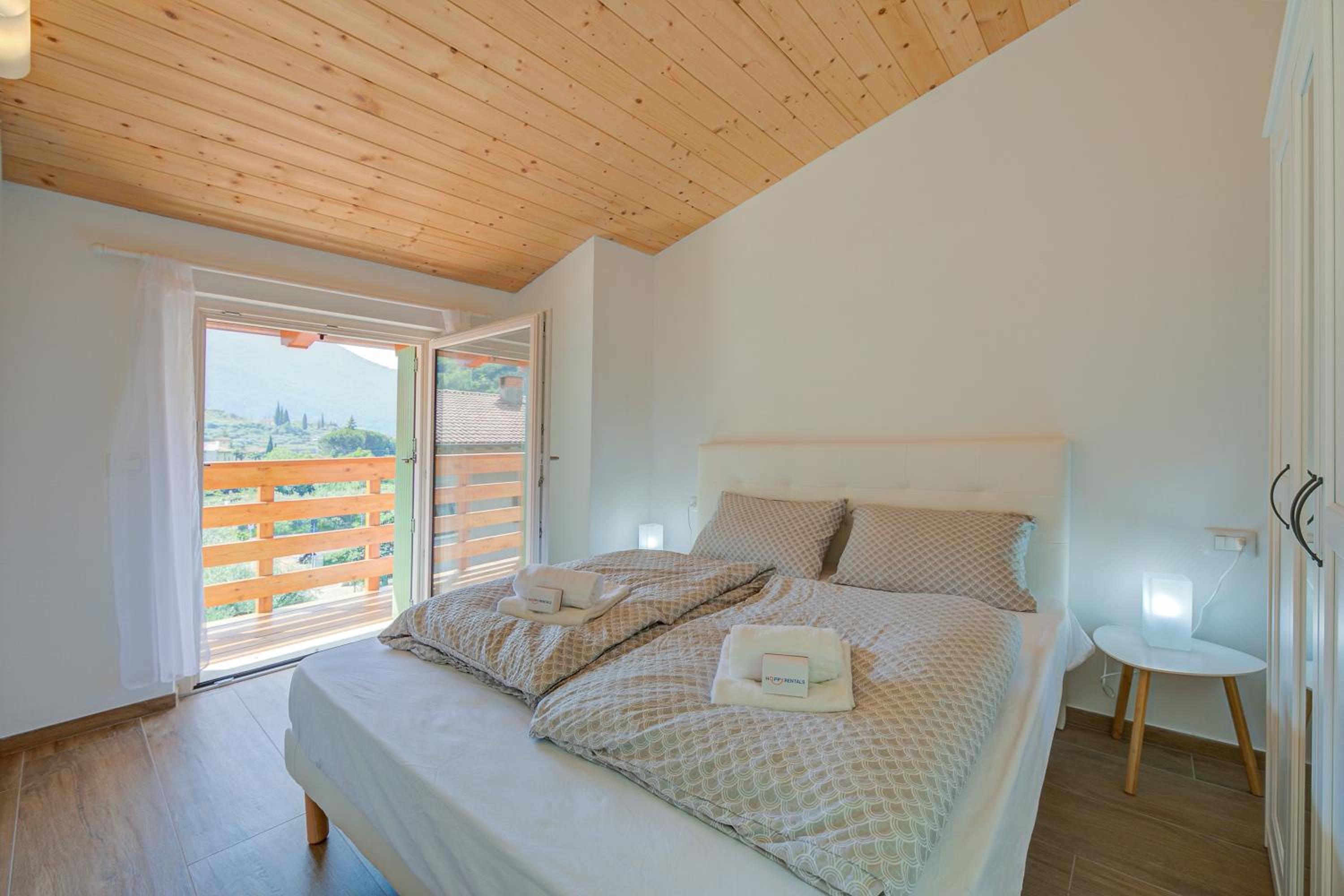 Apartment With Mountain View
