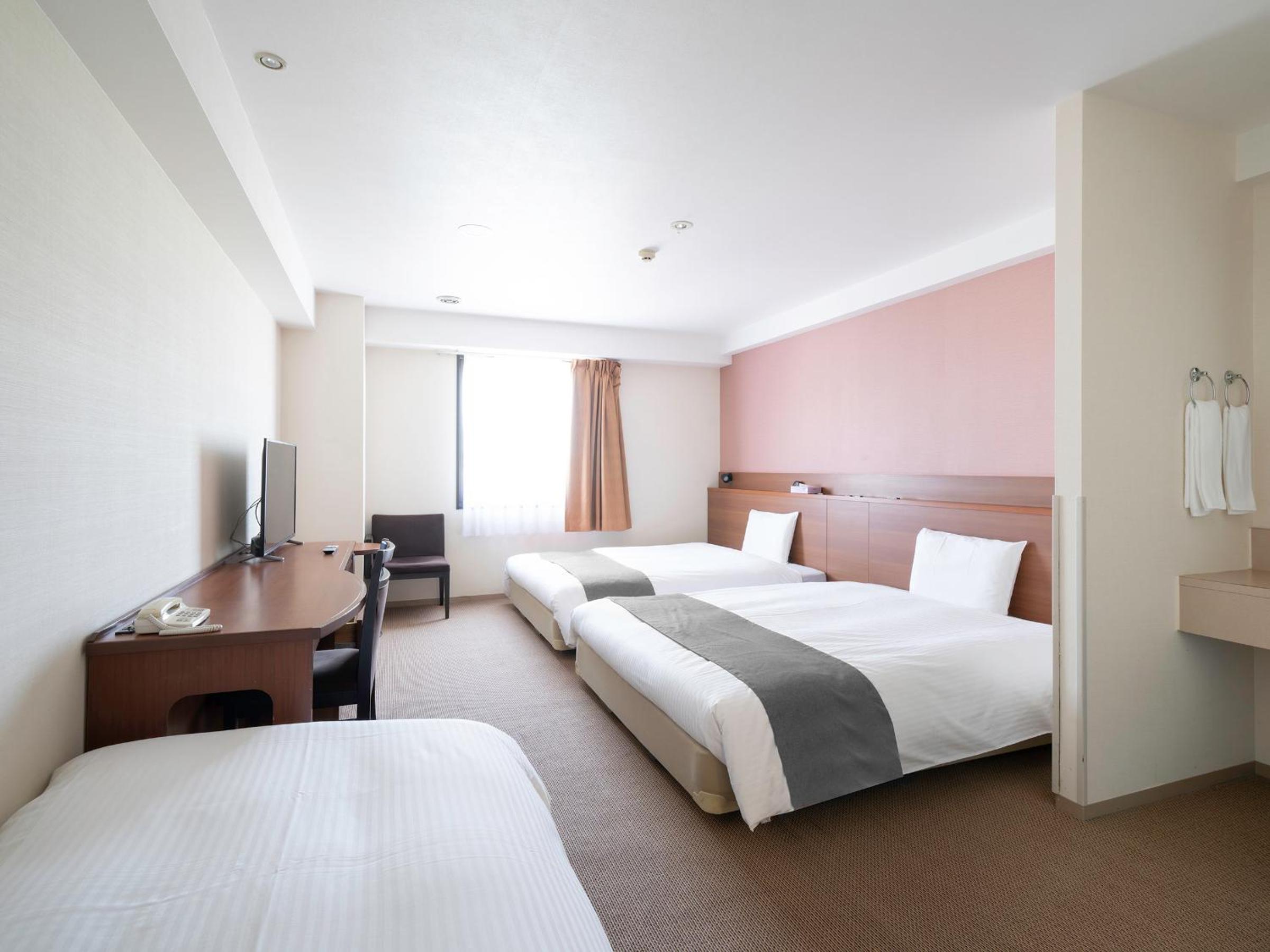 Twin Room - Non-Smoking - No Daily Cleaning	 - Photo 5