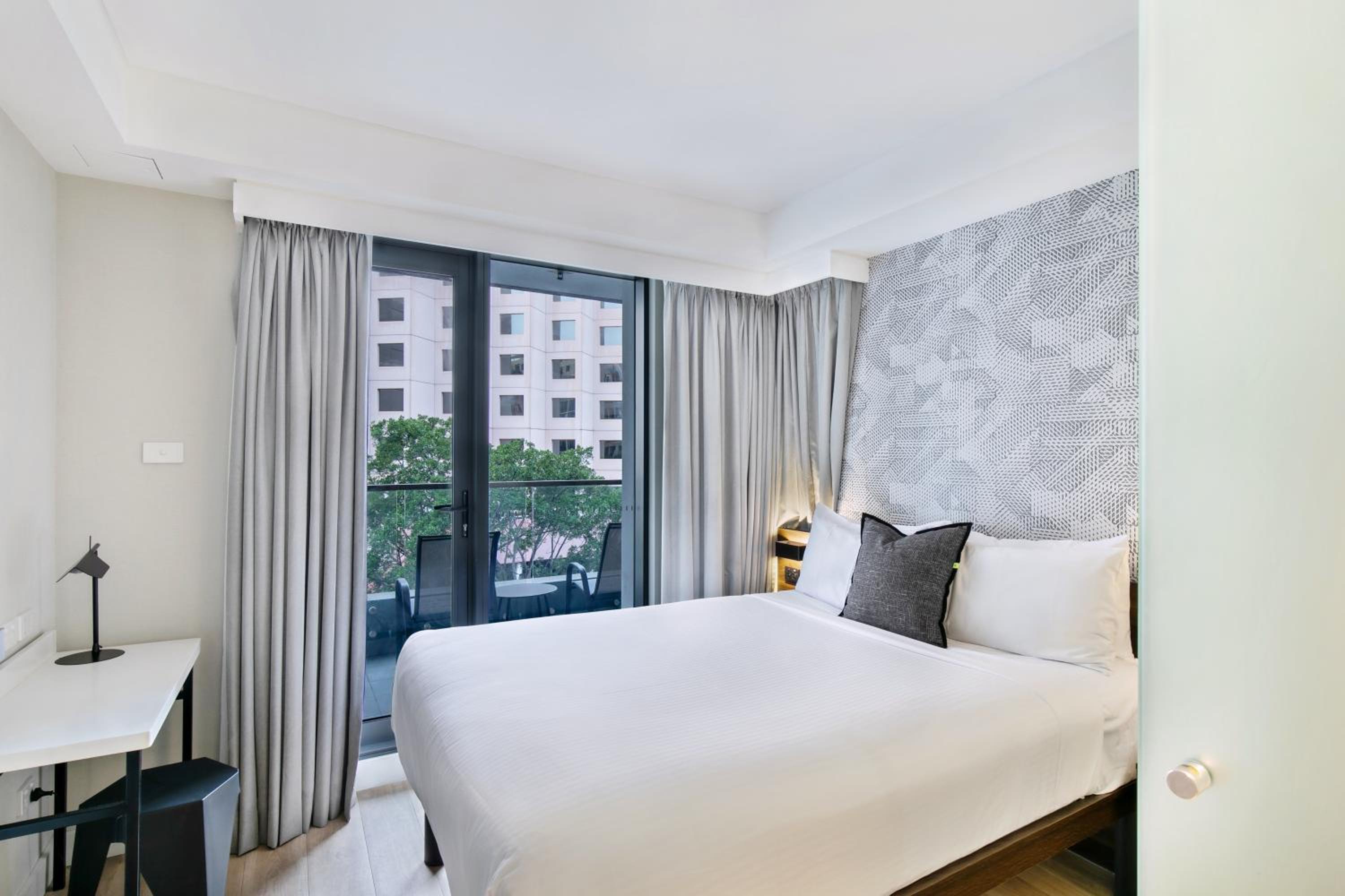 Queen Room with Balcony (Accessible Facilities in Selected Rooms) - Photo 13