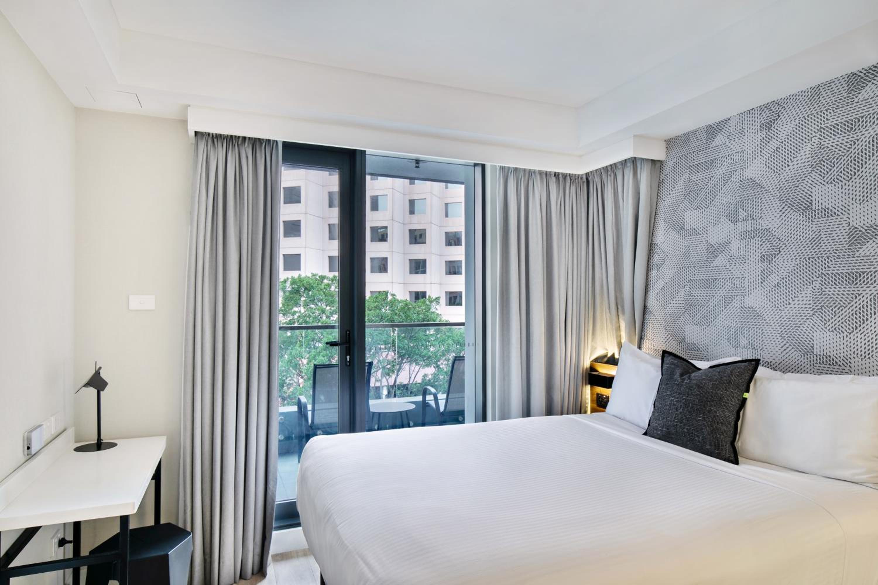 Queen Room with Balcony (Accessible Facilities in Selected Rooms) - Photo 3