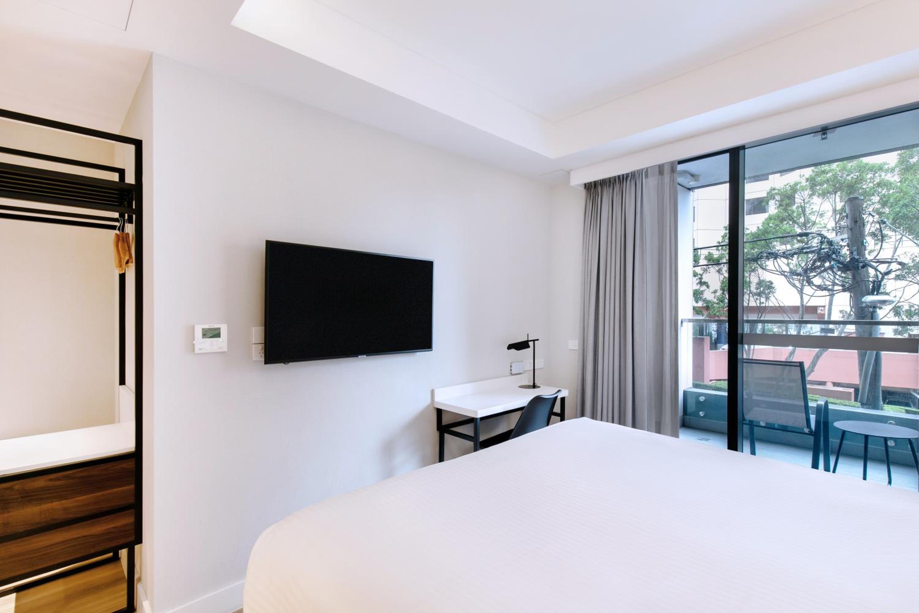 Queen Room with Balcony (Accessible Facilities in Selected Rooms) - Photo 4