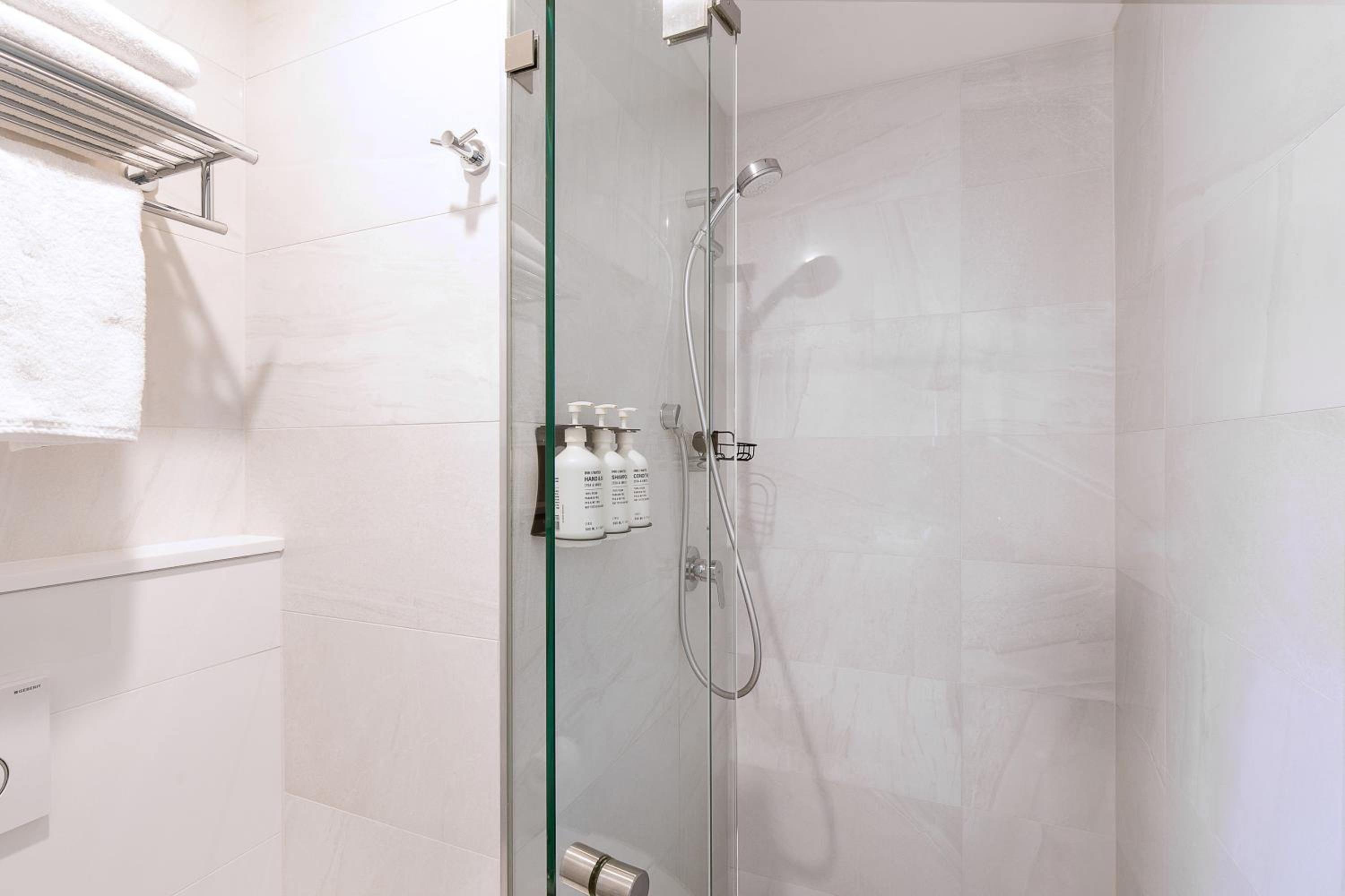 Queen Room with Balcony (Accessible Facilities in Selected Rooms) - Photo 8