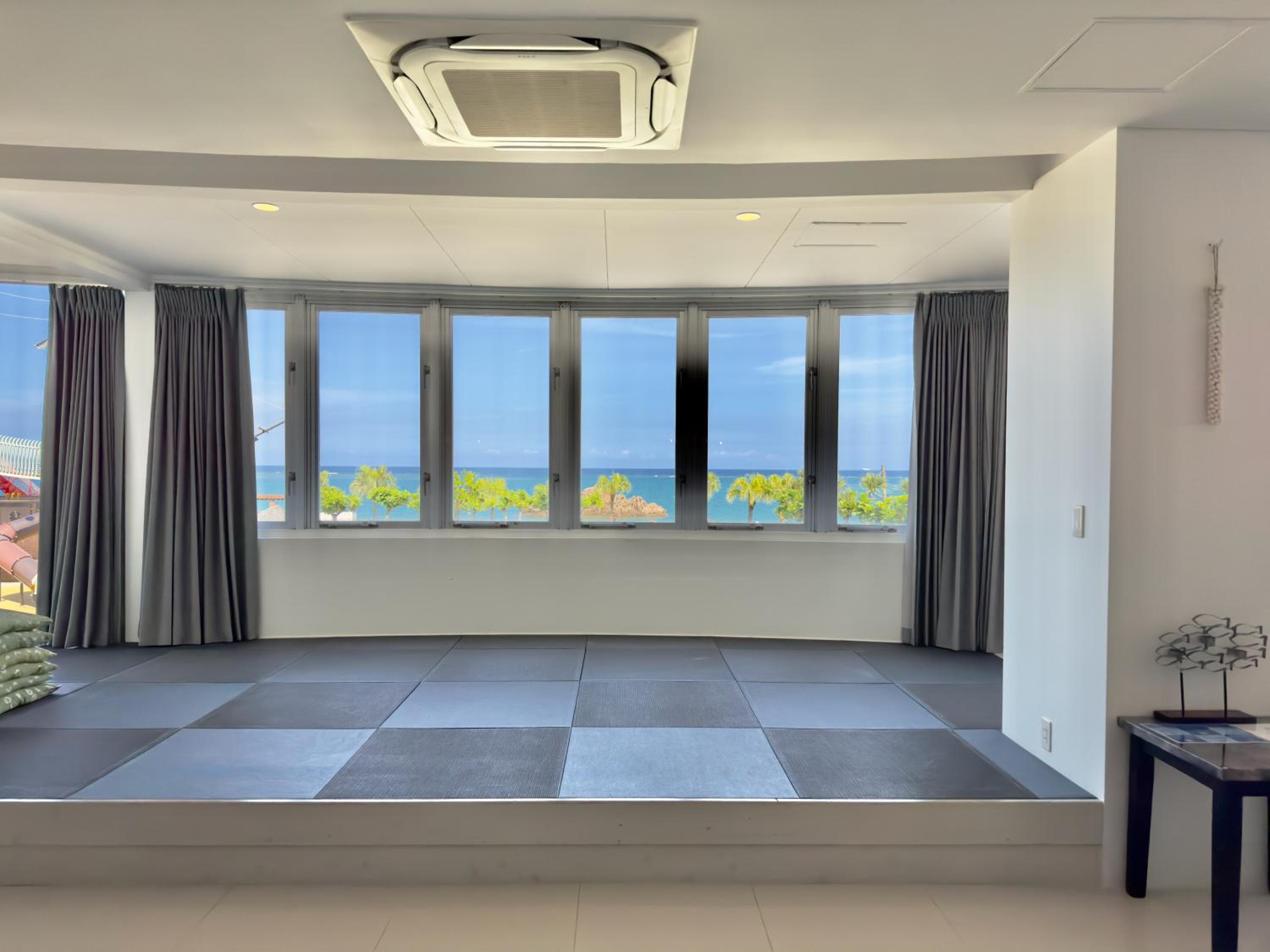 C Side Annex Suite -Panoramic Ocean View- photo 2