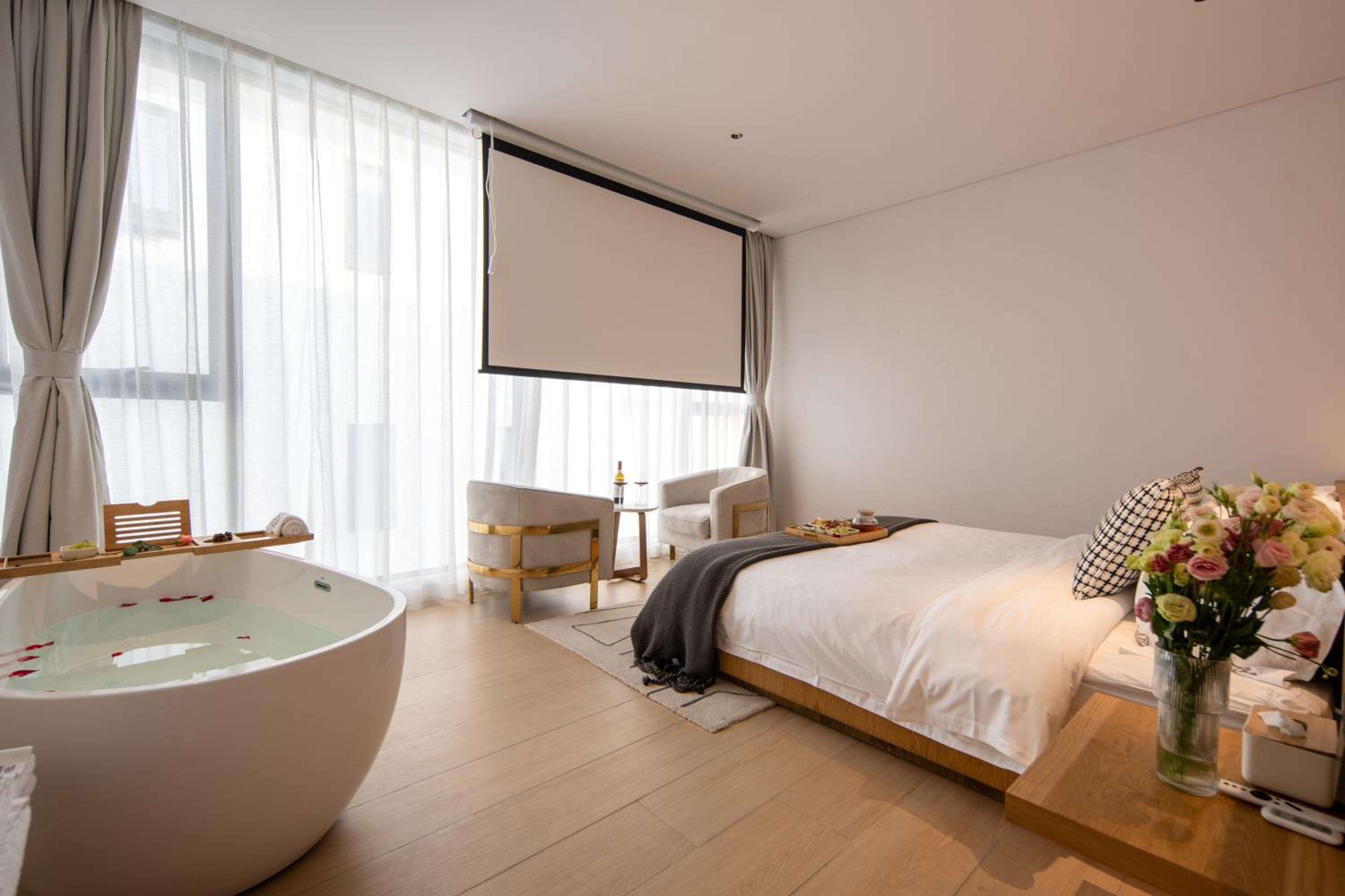 Deluxe King Room photo 3
