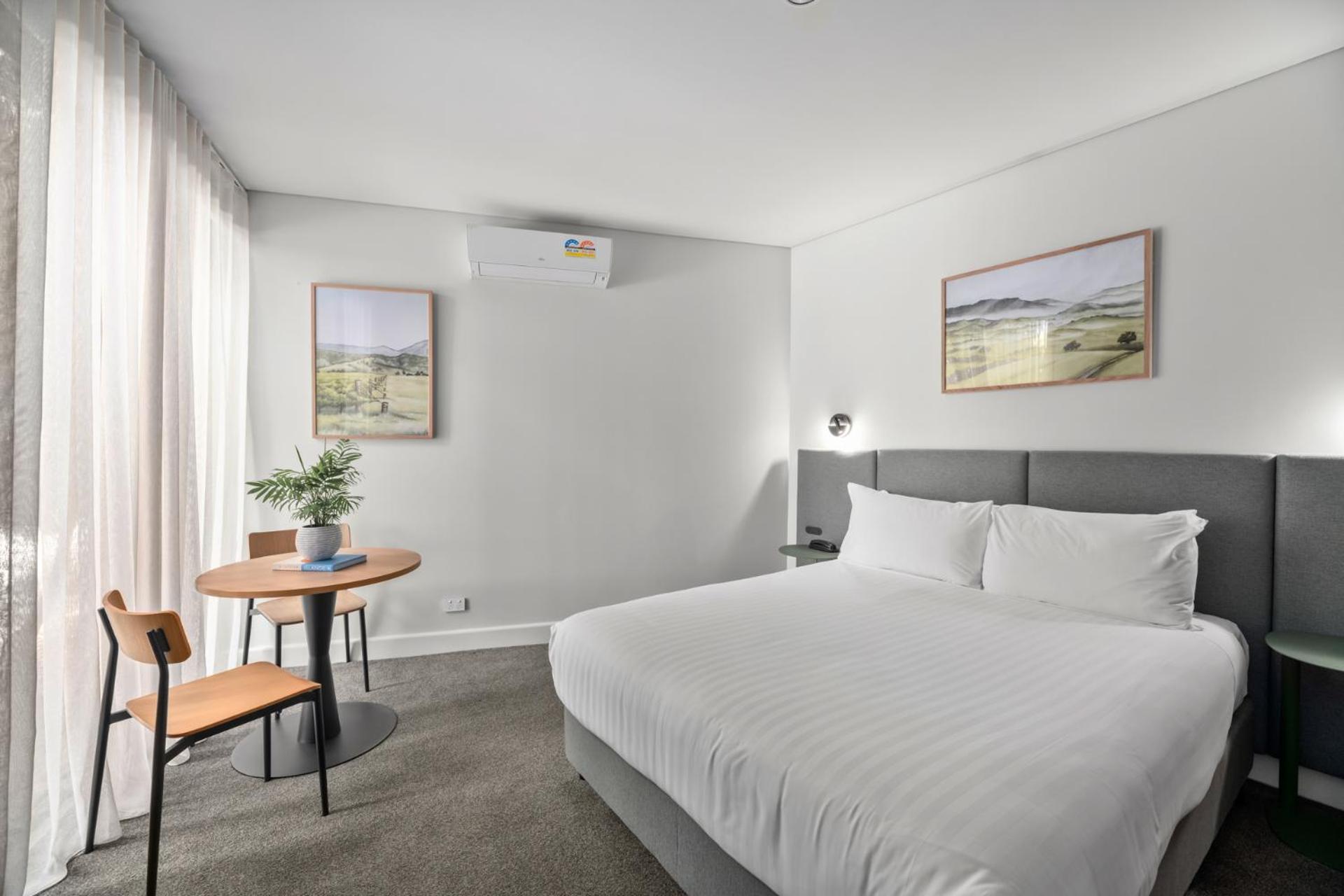 Premier Two Bedroom Suite - Free Wifi and Parking - Photo 7
