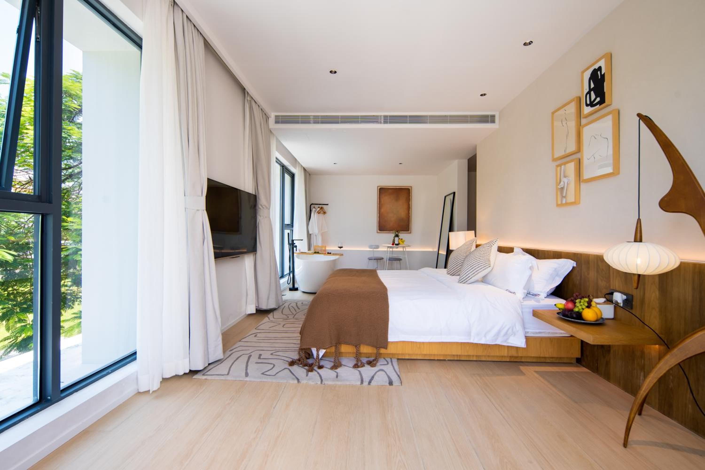 Queen Room with Balcony photo 3