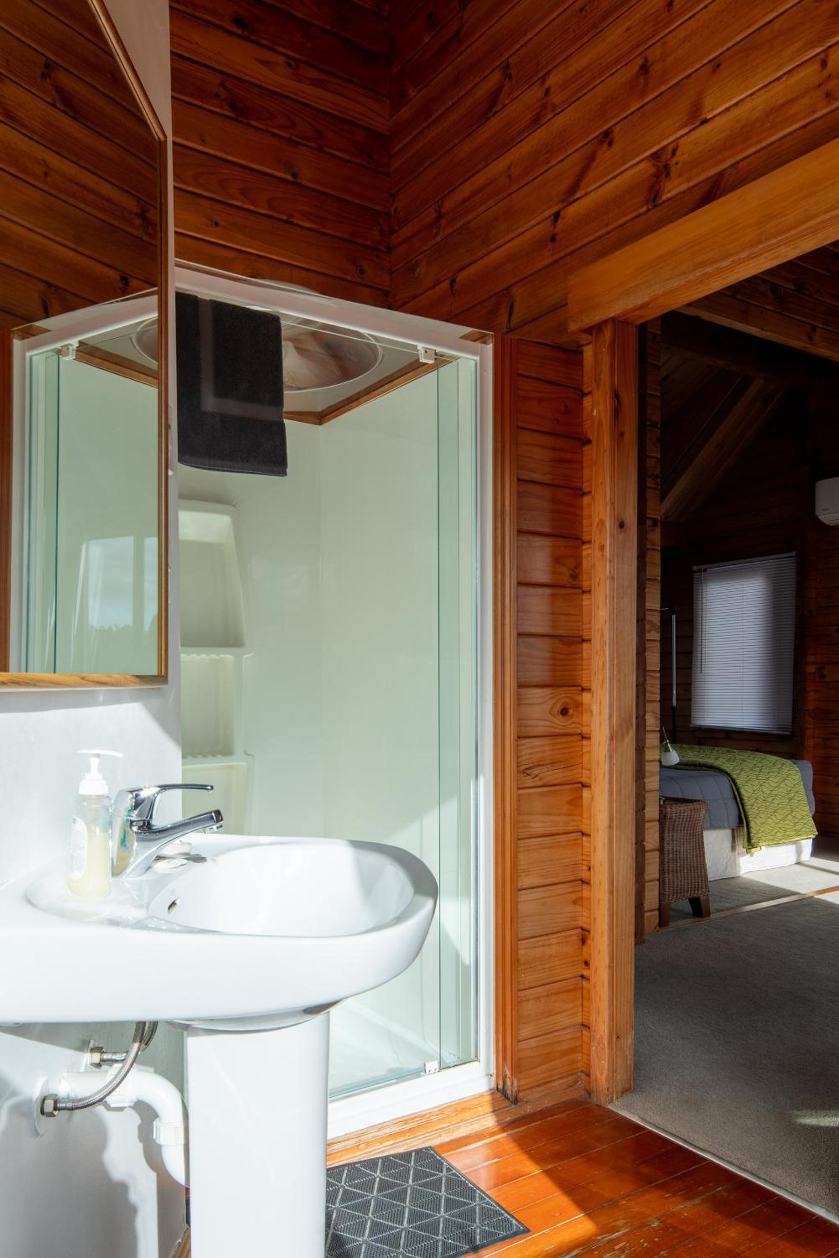 Standard Double Room thumbnail 6