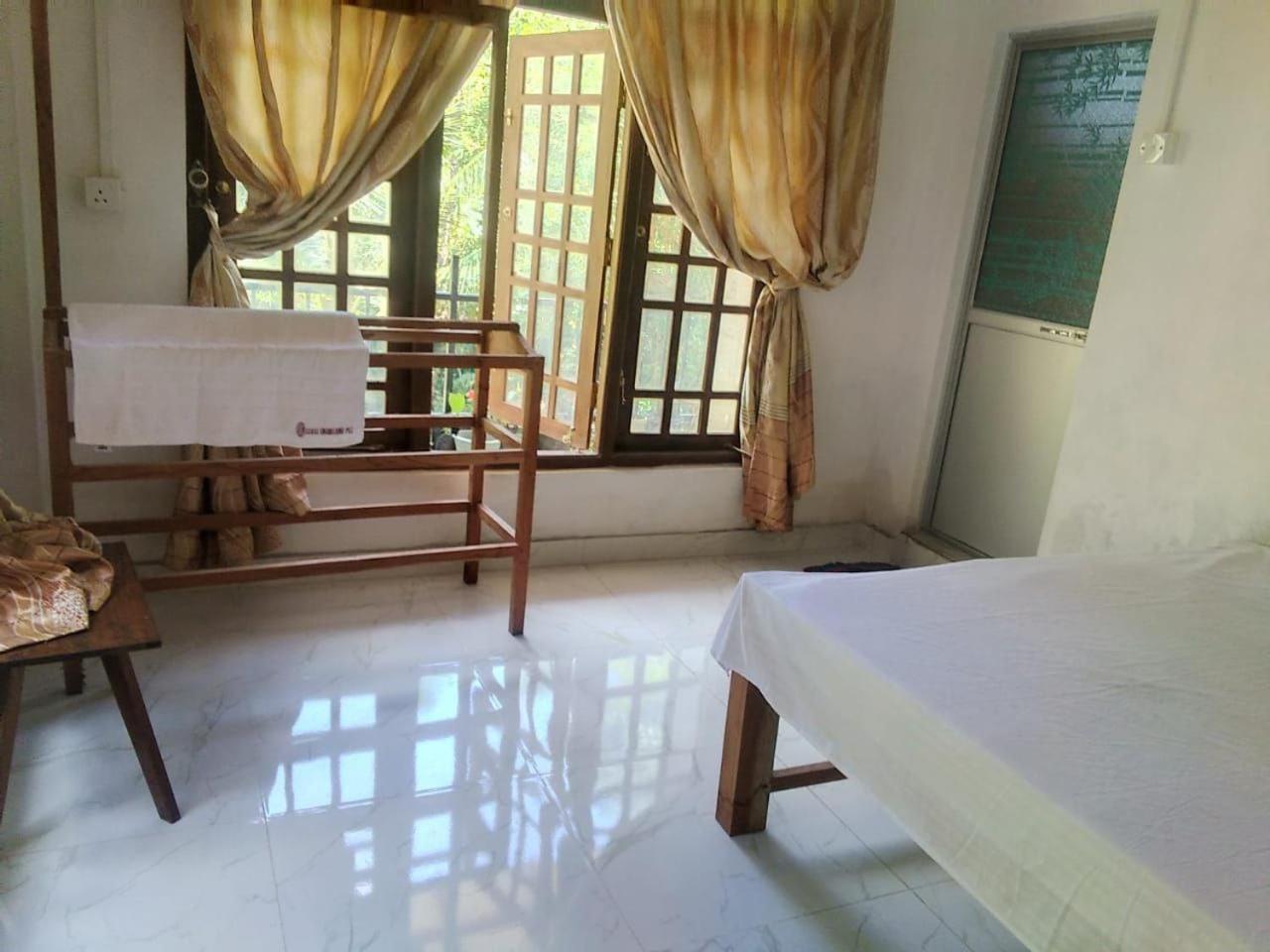 Deluxe Double Room (2 Adults + 1 Child)