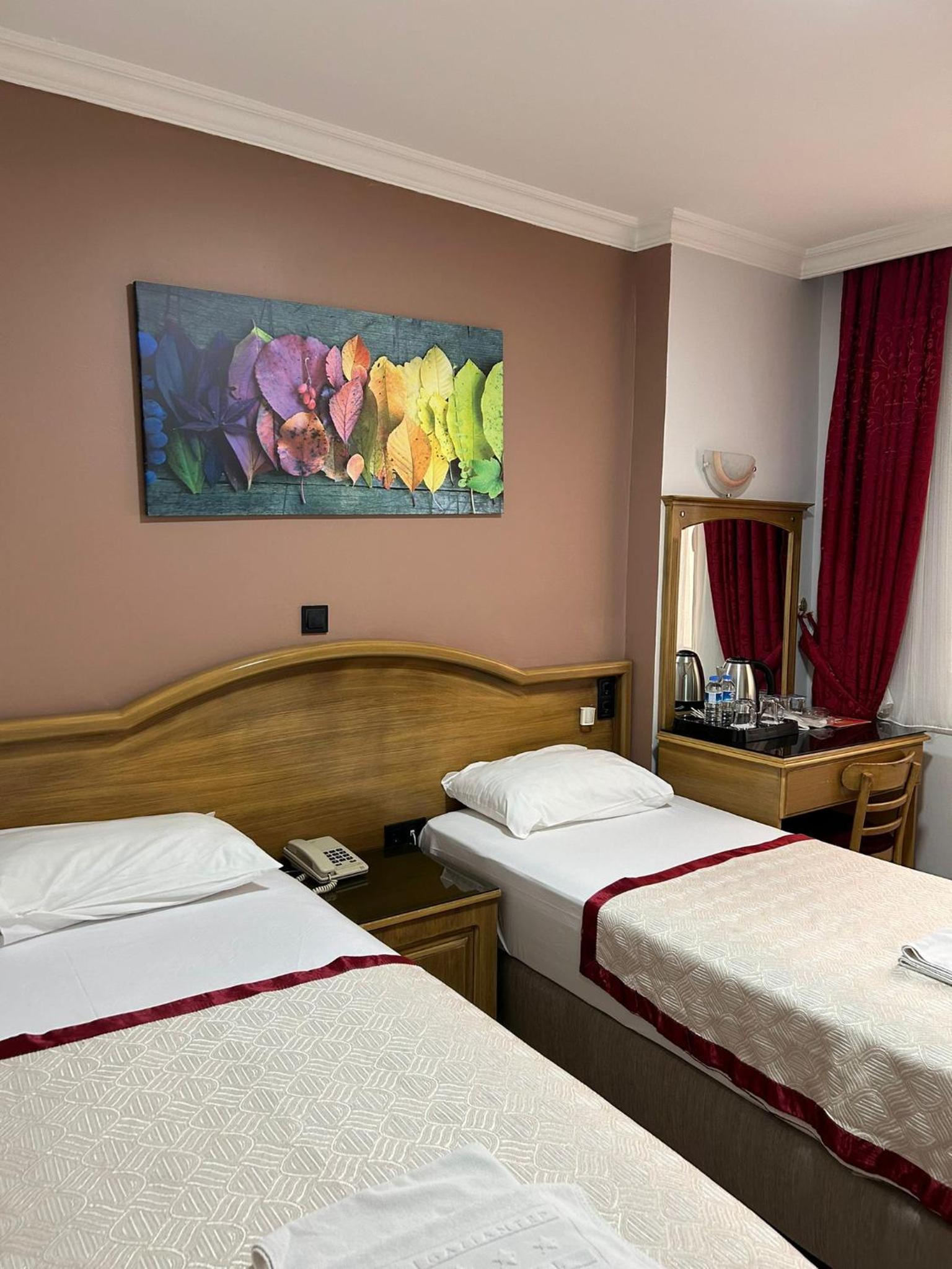 Double or Twin Room with City View - Photo 1