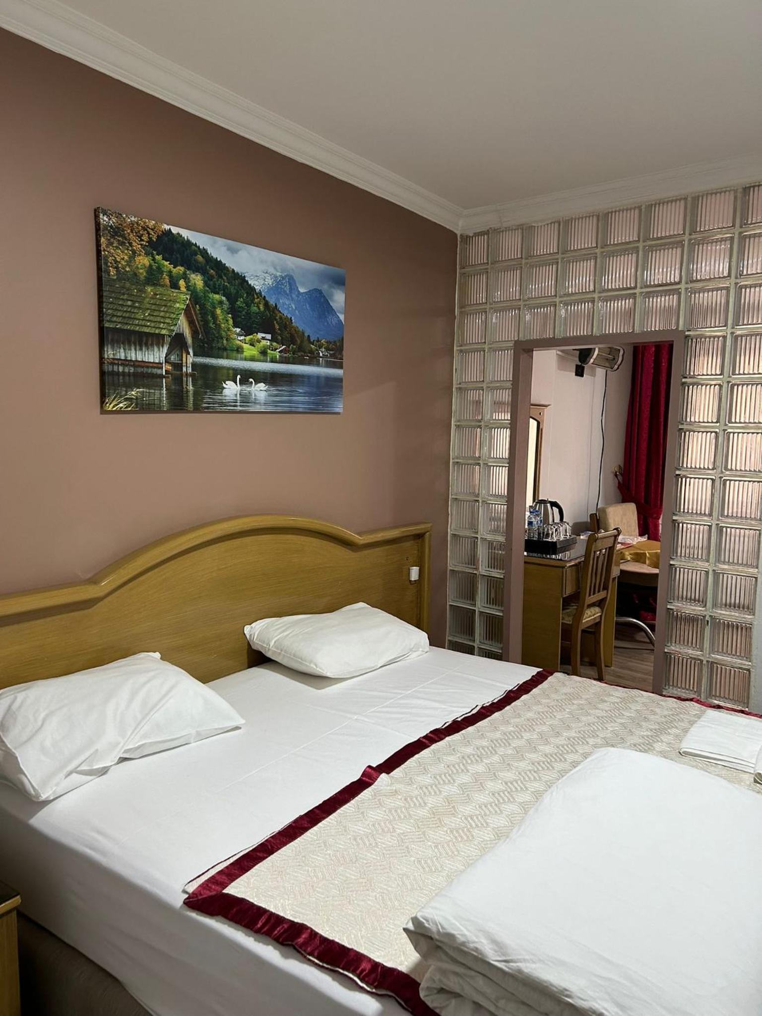 Double or Twin Room with City View - Photo 5