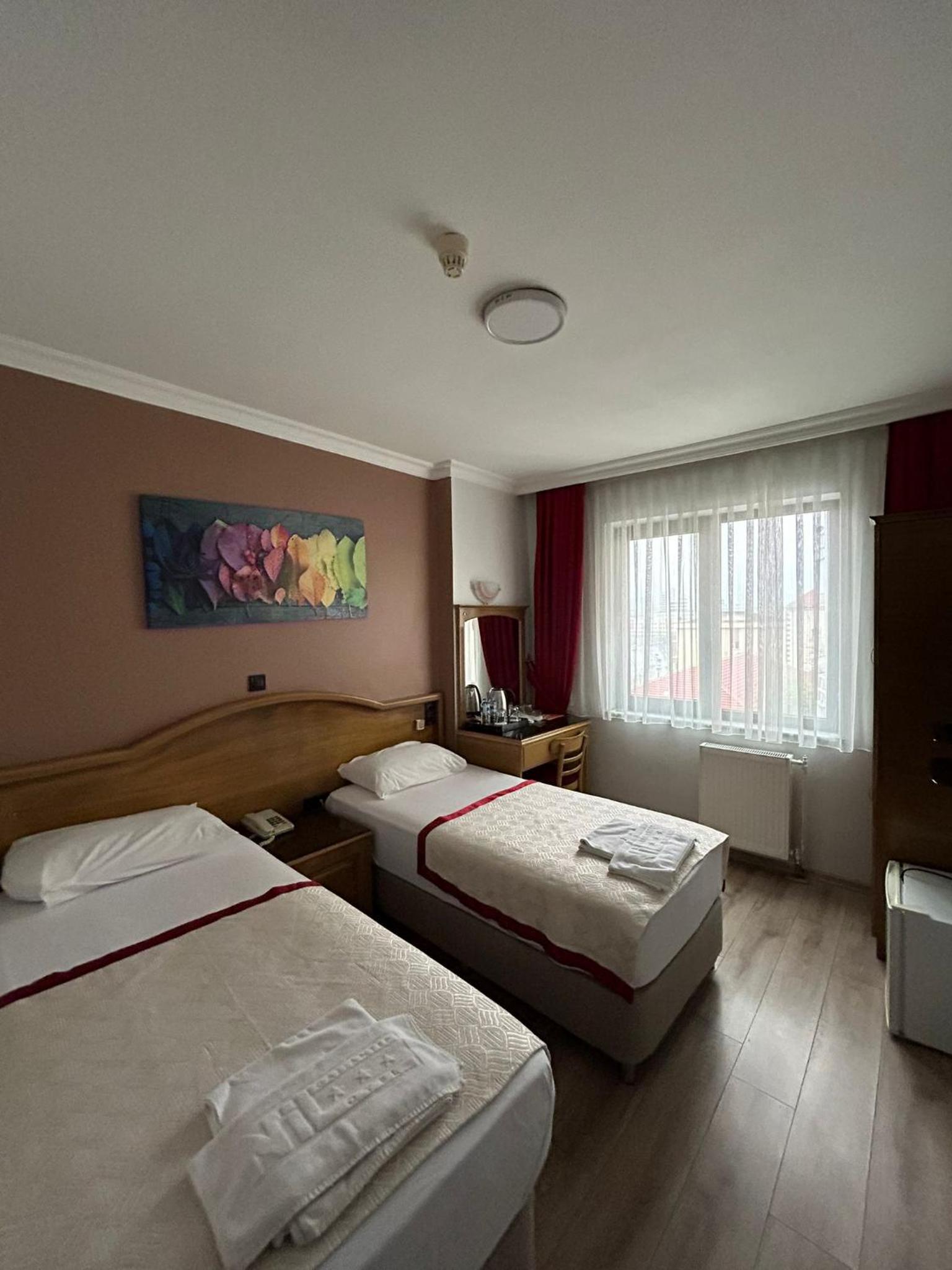 Double or Twin Room with City View - Photo 7