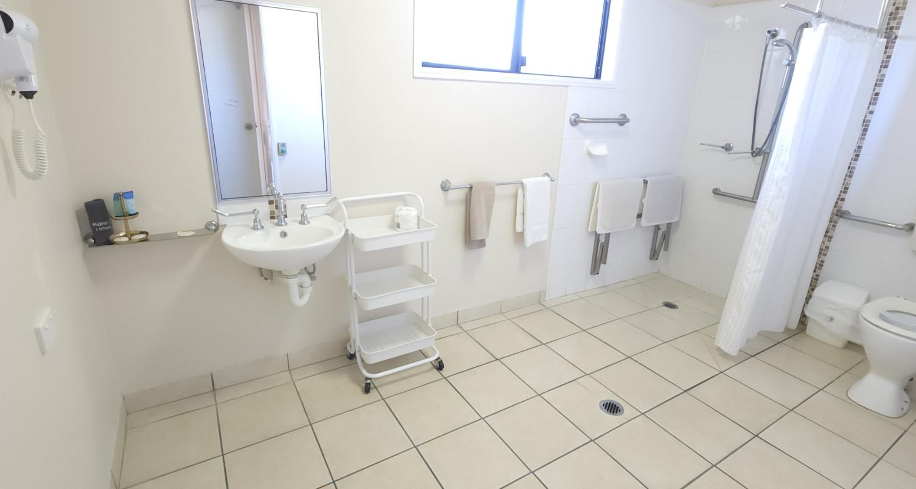 Twin Room - Disability Access photo 2