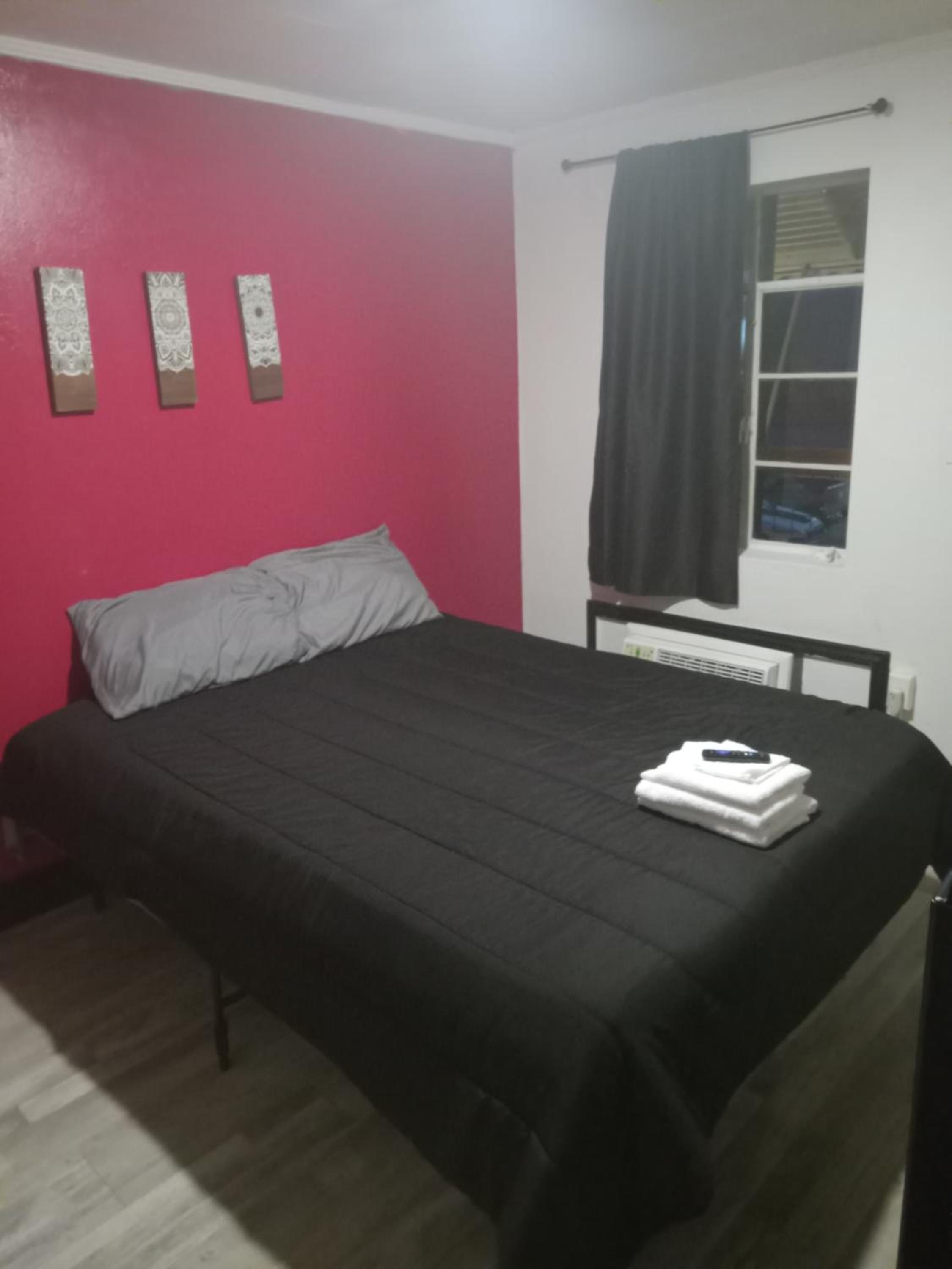 Queen Room photo 2