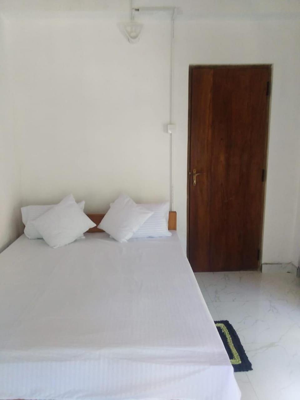 Deluxe Double Room (2 Adults + 1 Child)