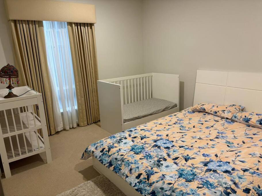 Five-Bedroom House photo 2