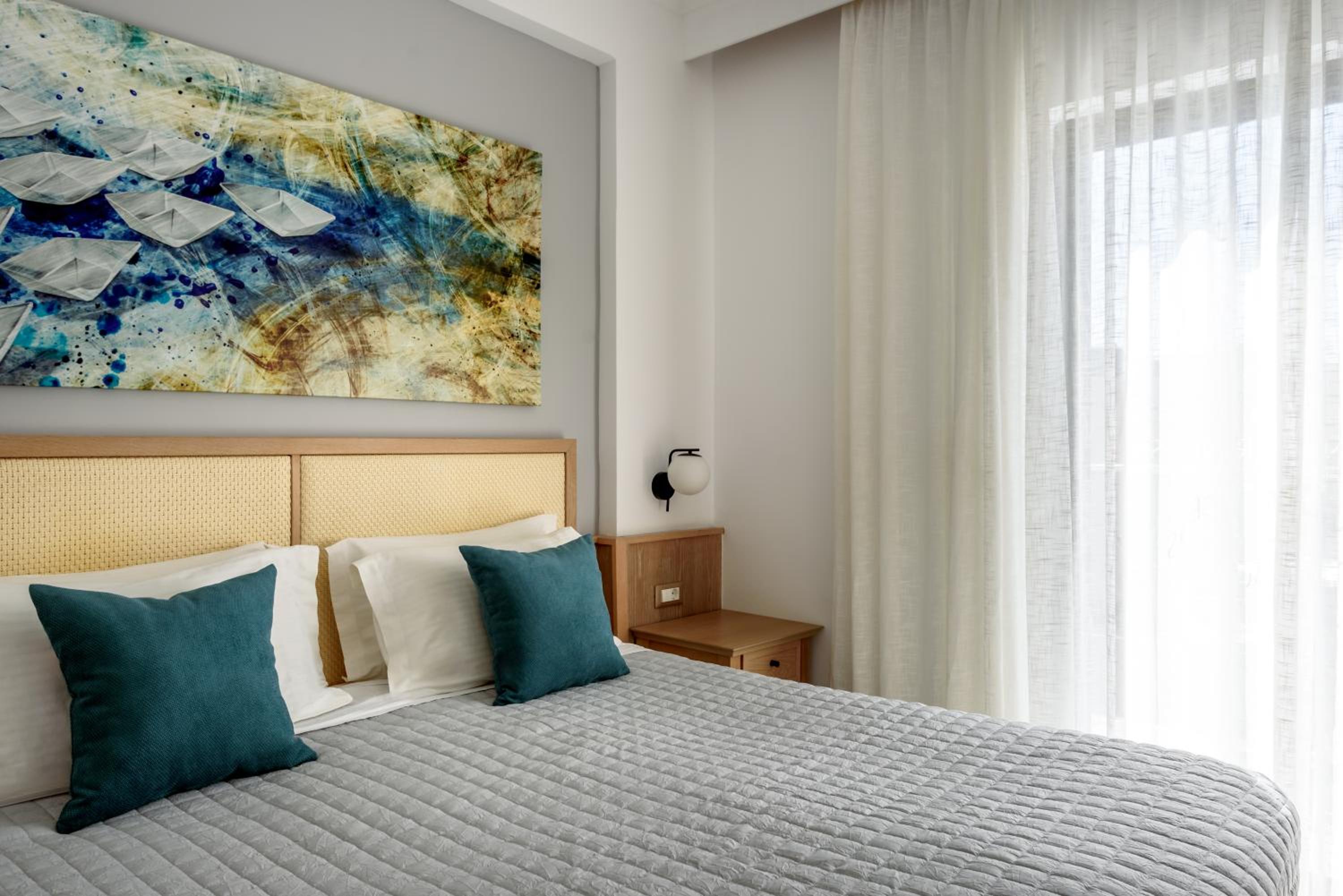 Superior Single Room with Mountain/Street View